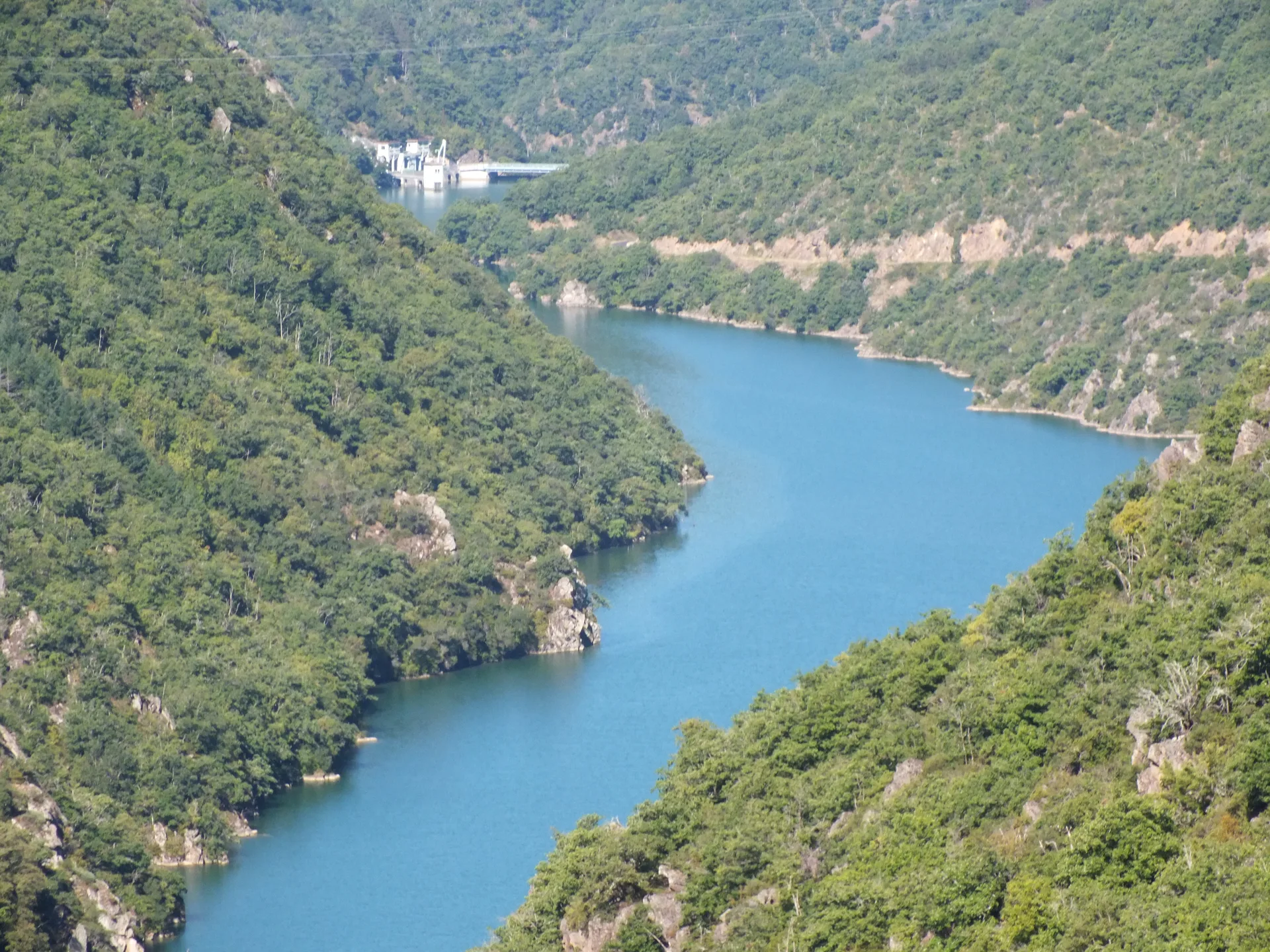 Lac de Pinet à Viala-du-Tarn — À 1,8 km du lac