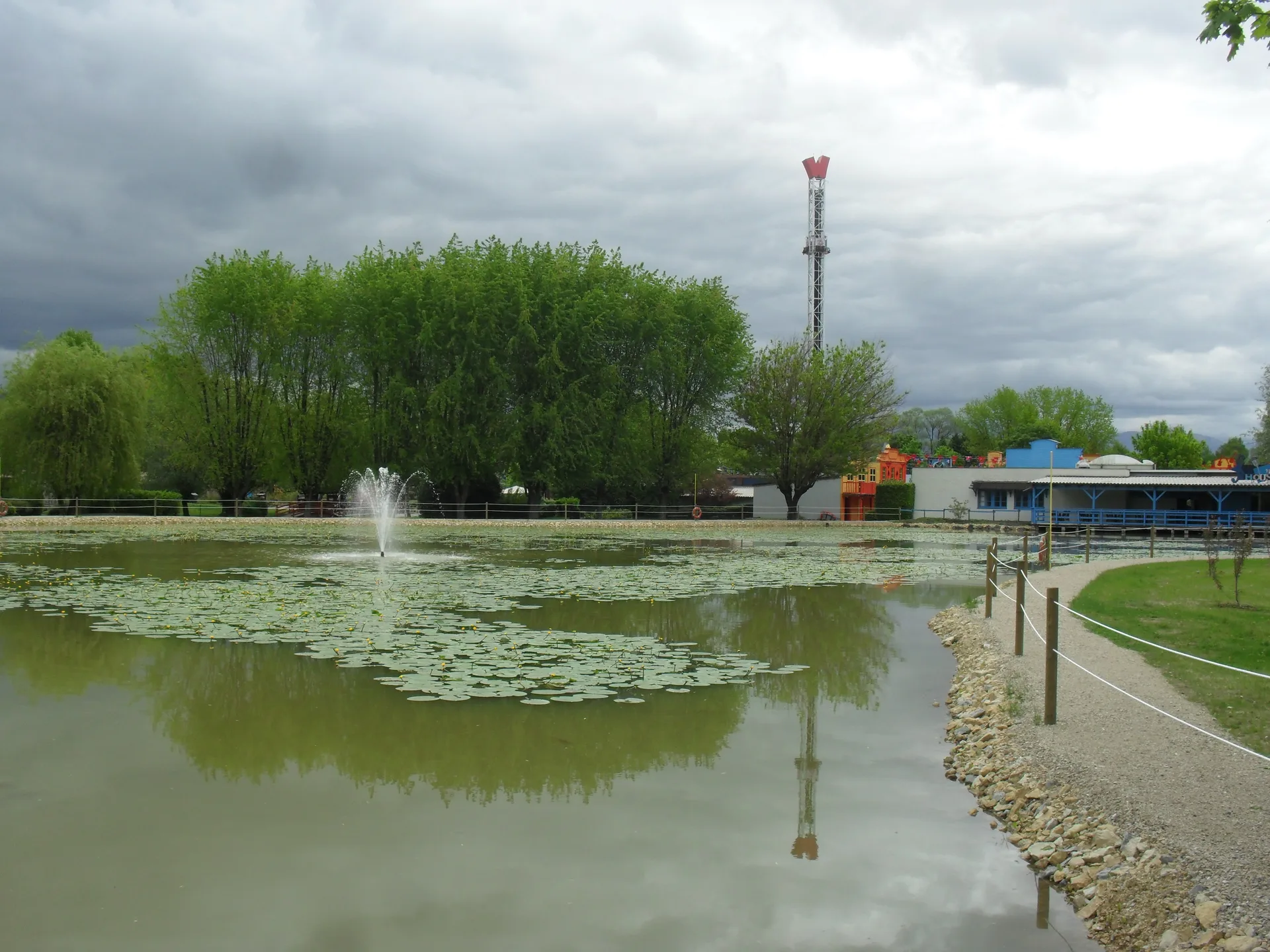Lac de Pluvis à Les Avenières Veyrins-Thuellin — À 2,4 km du lac