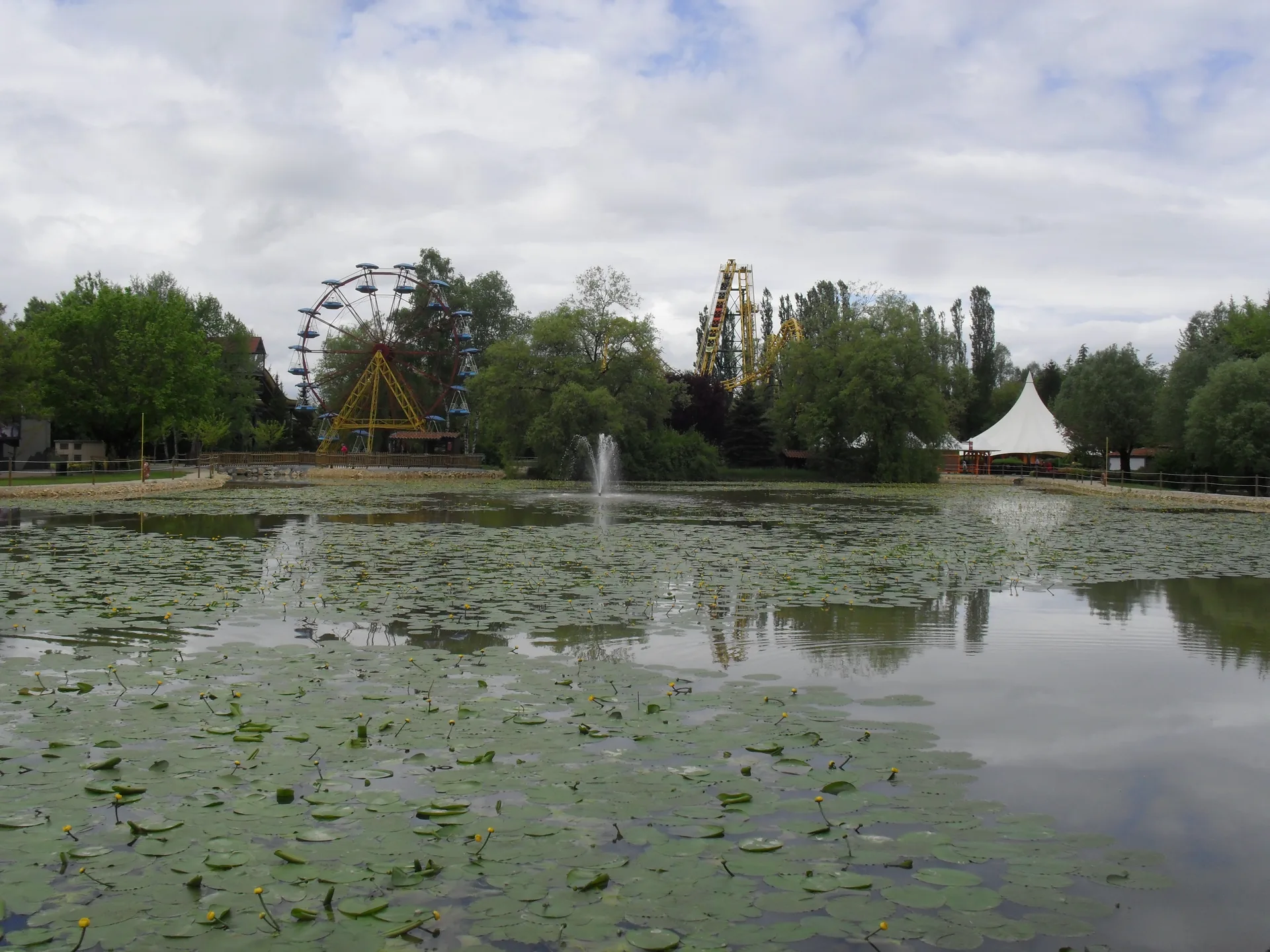 Lac de Pluvis à Les Avenières Veyrins-Thuellin — À 2,4 km du lac