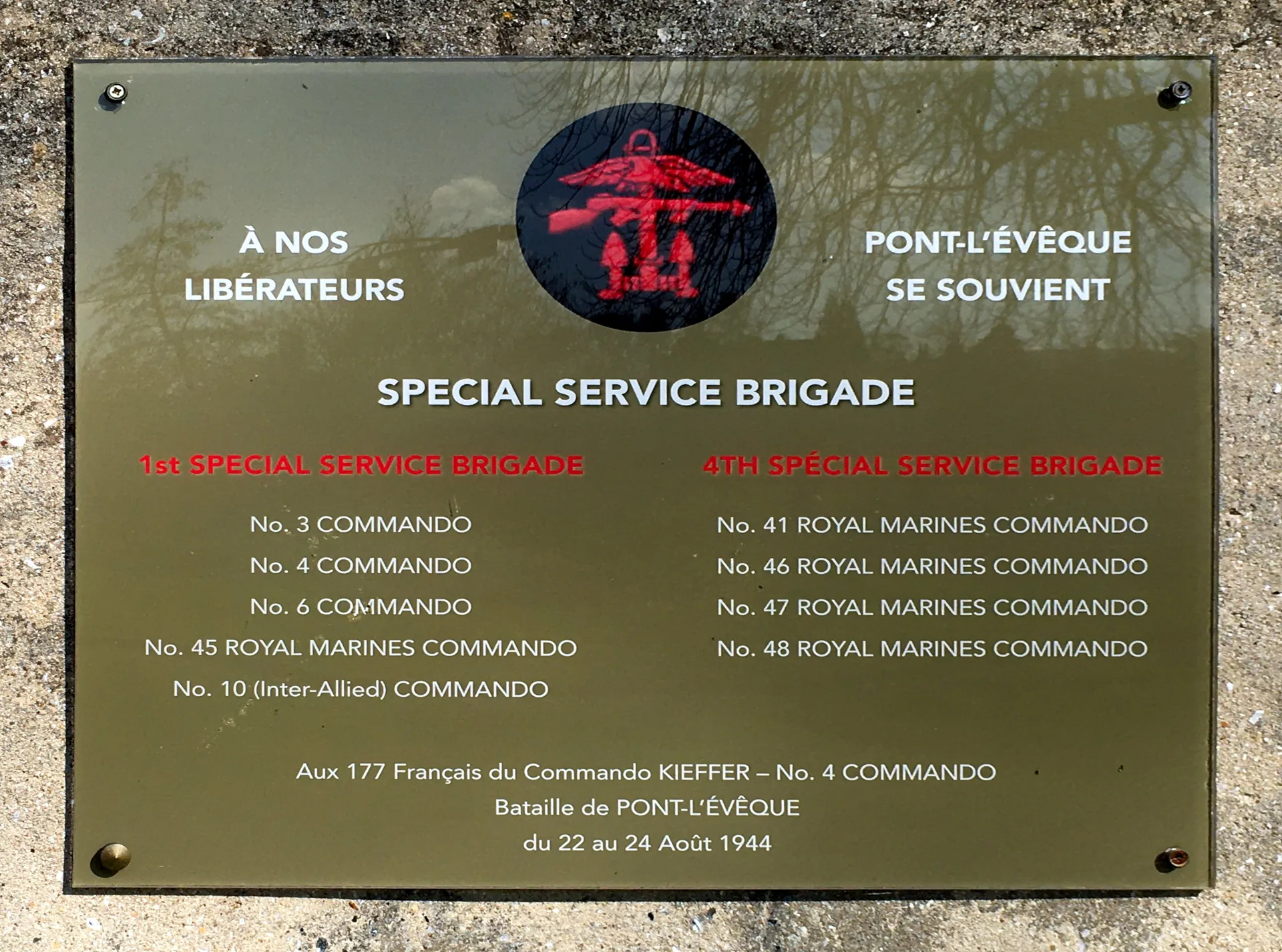 Lac de pont l Eveque à Pont-l'Évêque — À 1,6 km du lac