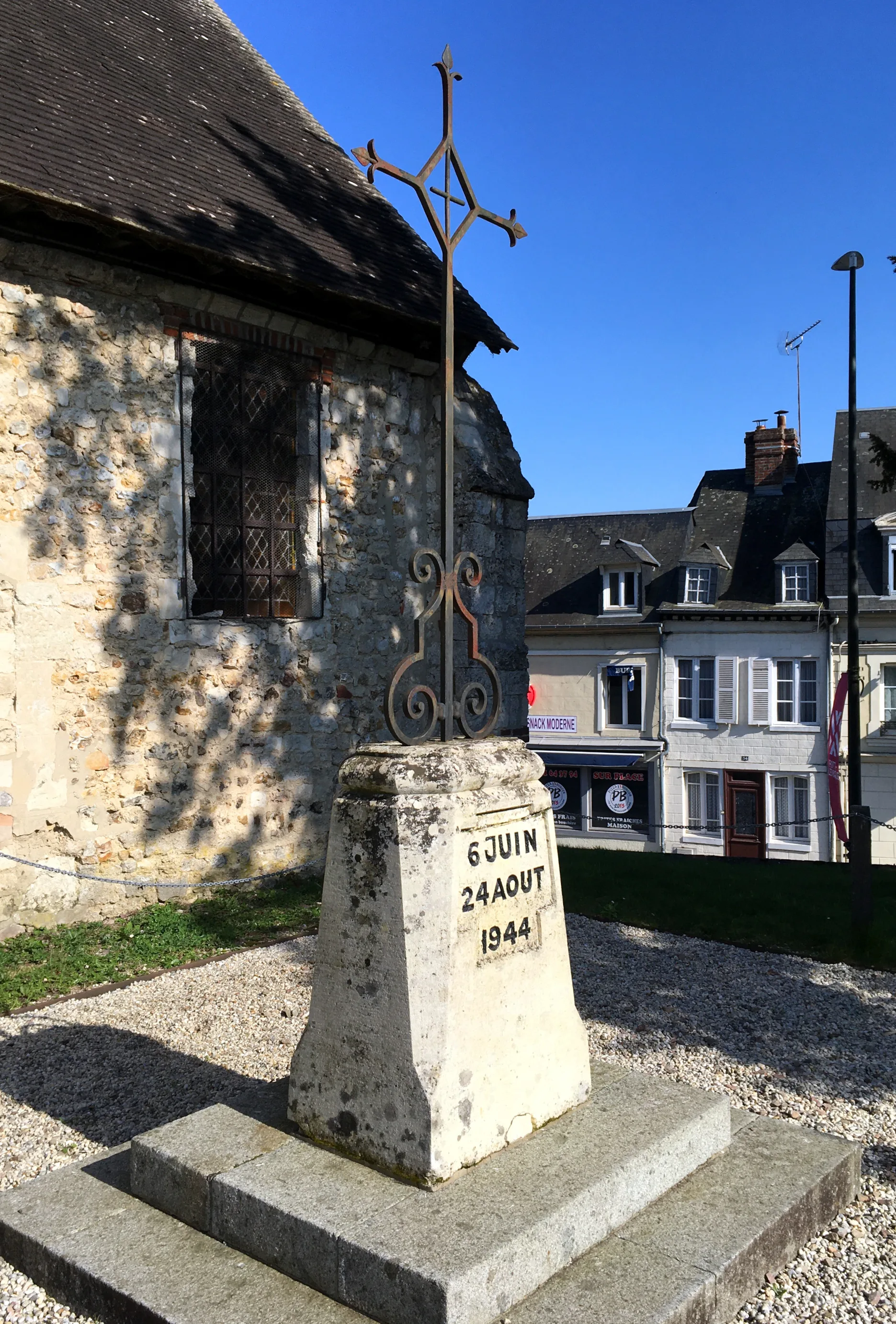 Lac de pont l Eveque à Pont-l'Évêque — À 2,0 km du lac
