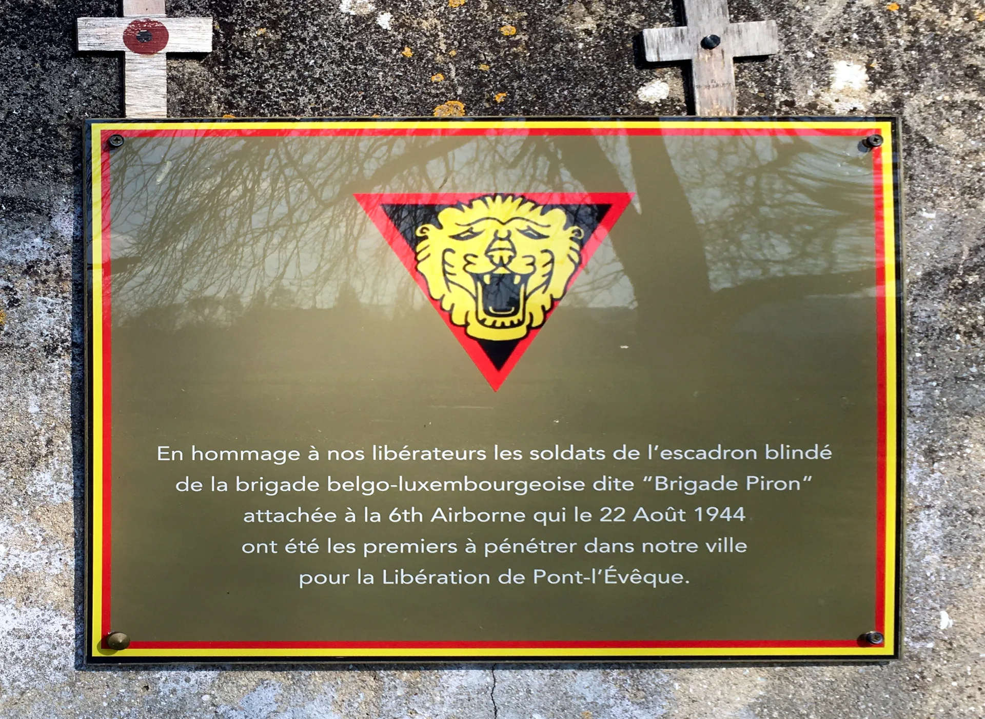 Lac de pont l Eveque à Pont-l'Évêque — À 1,6 km du lac