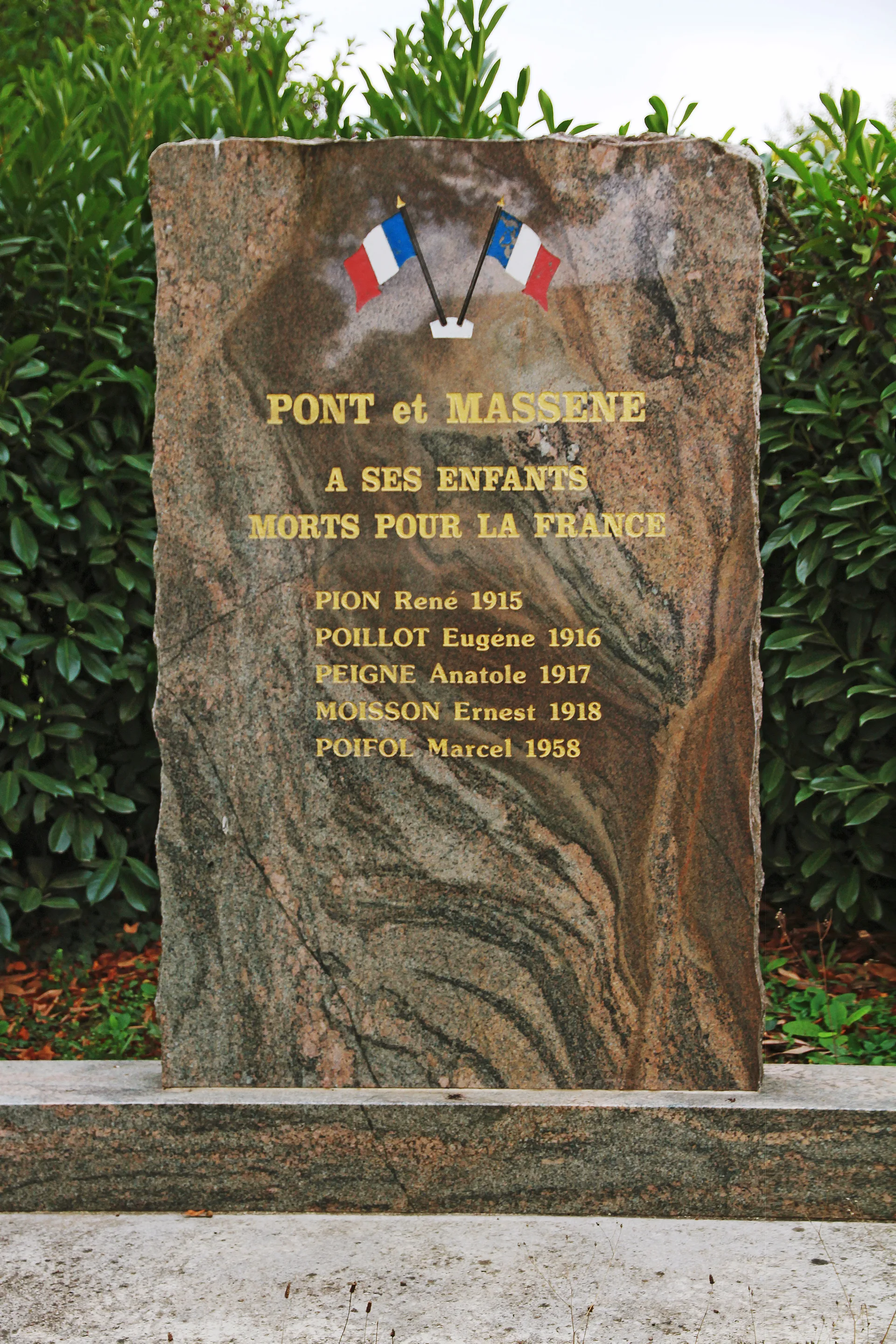 Lac de Pont à Pont-et-Massène — À 393 m du lac