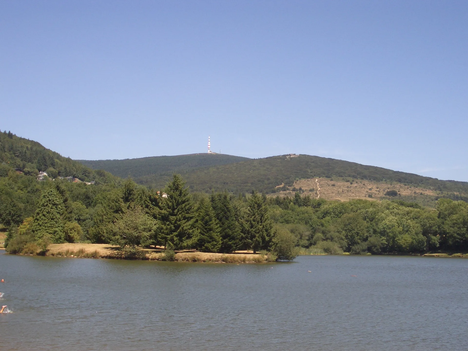 Lac de Pradelles Cabardes à Pradelles-Cabardès — Sur le lac