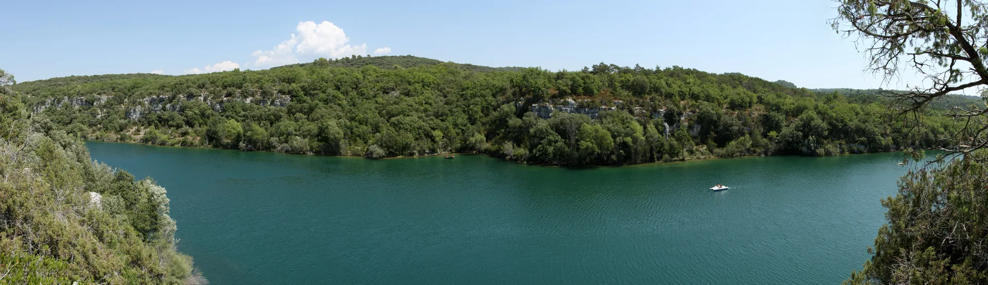 Lac de Quinson à Montagnac-Montpezat — À 1,5 km du lac
