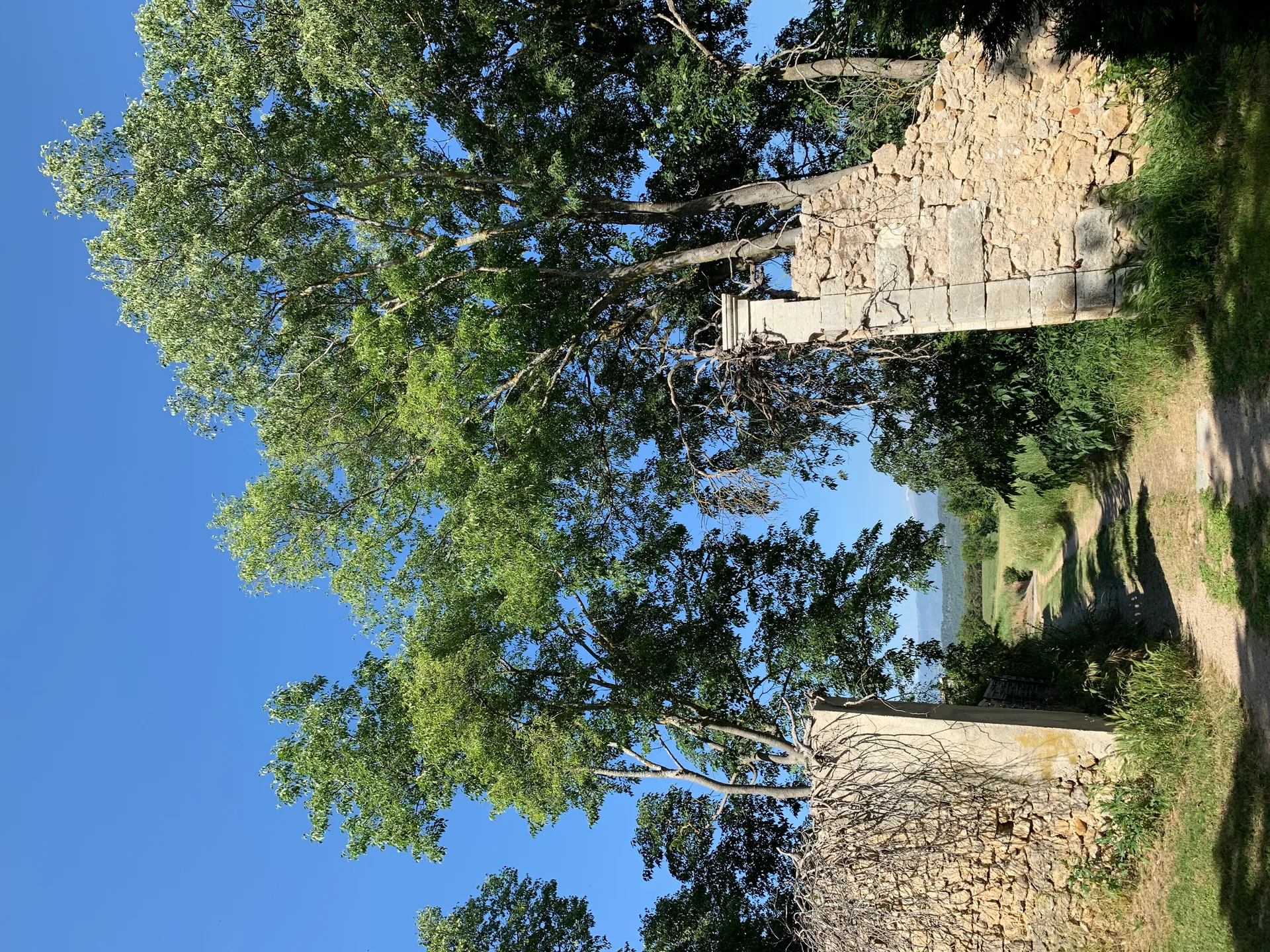 Lac de Quinson à Montagnac-Montpezat — À 1,5 km du lac