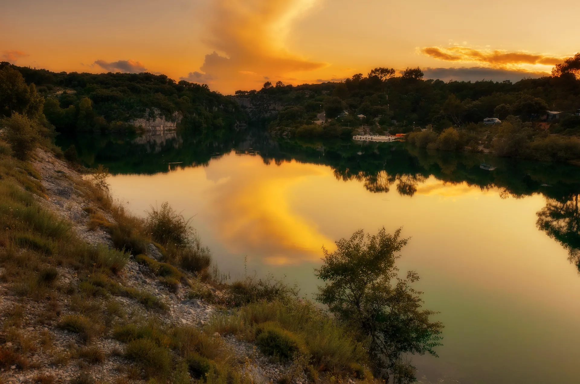 Lac de Quinson à Montagnac-Montpezat — À 1,9 km du lac