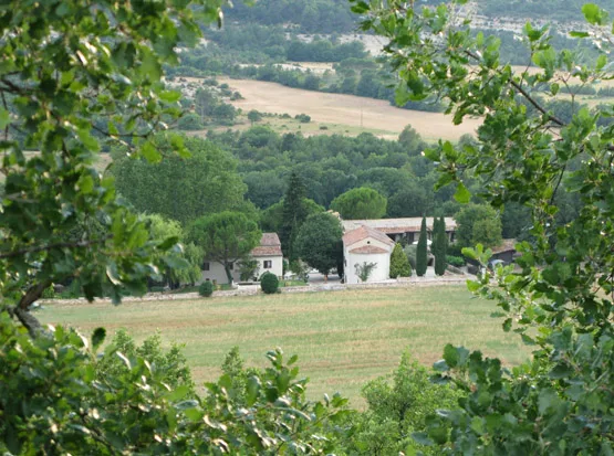 Lac de Quinson à Montmeyan — À 2,1 km du lac