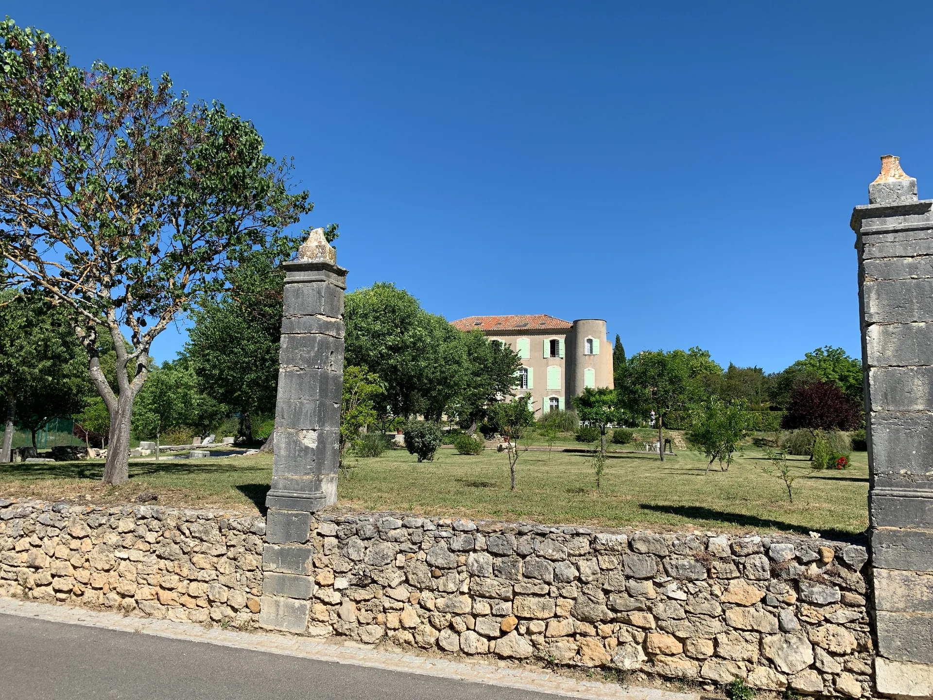 Lac de Quinson à Montmeyan — À 4,2 km du lac