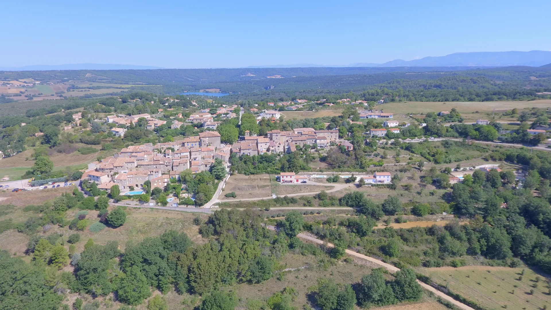 Lac de Quinson à Montmeyan — À 4,2 km du lac