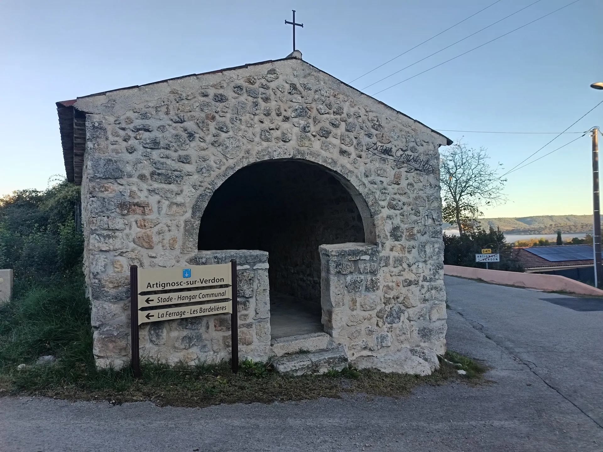 Lac de Quinson à Montmeyan — À 4,3 km du lac