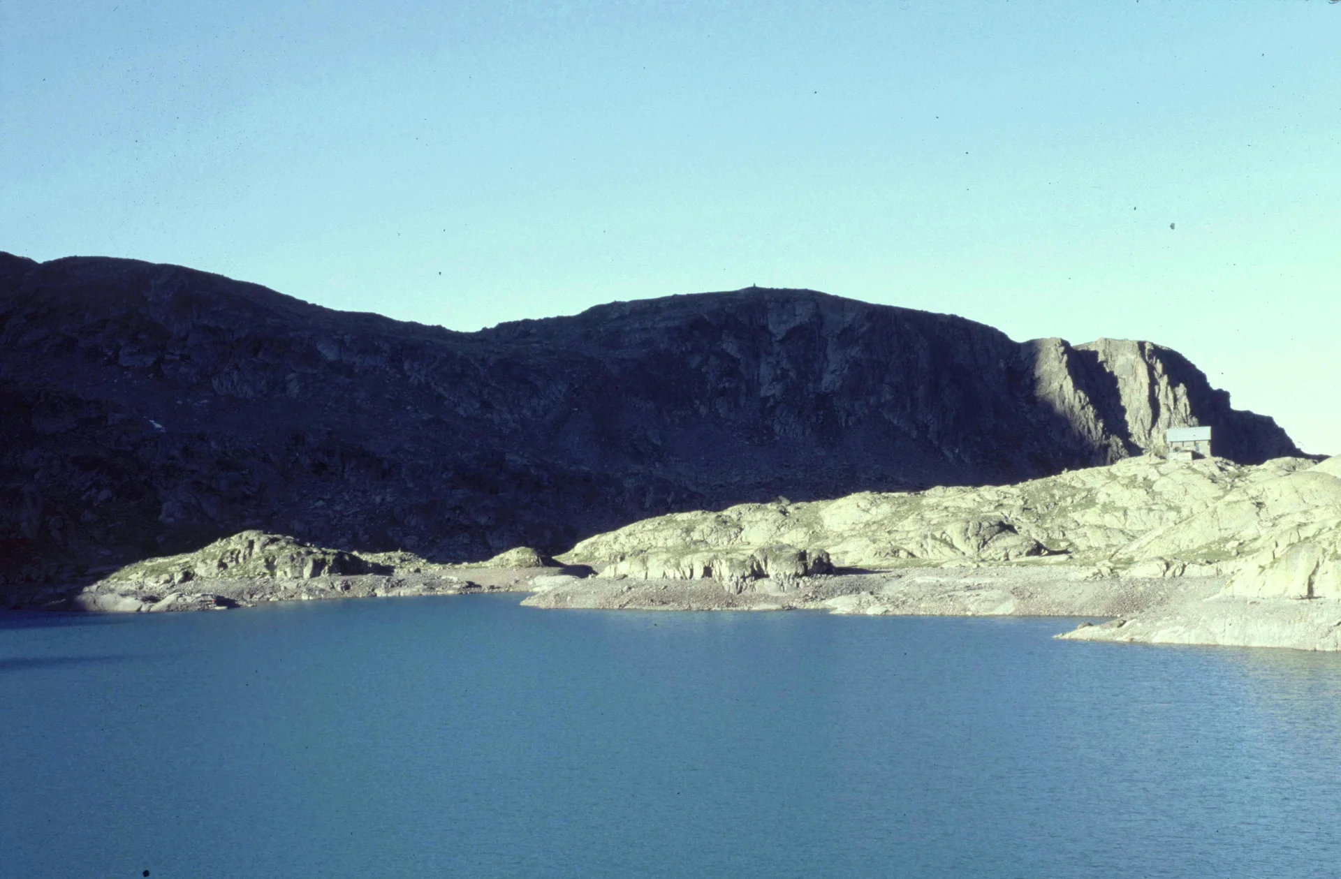 Lac de Rabuons à Saint-Étienne-de-Tinée — Sur le lac