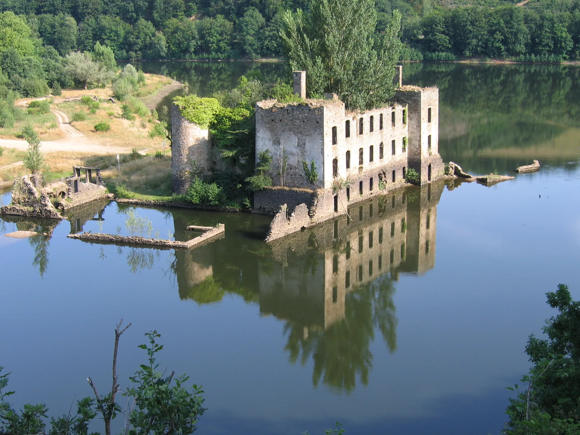 Lac de Razisse à Terre-de-Bancalié — À 2,0 km du lac