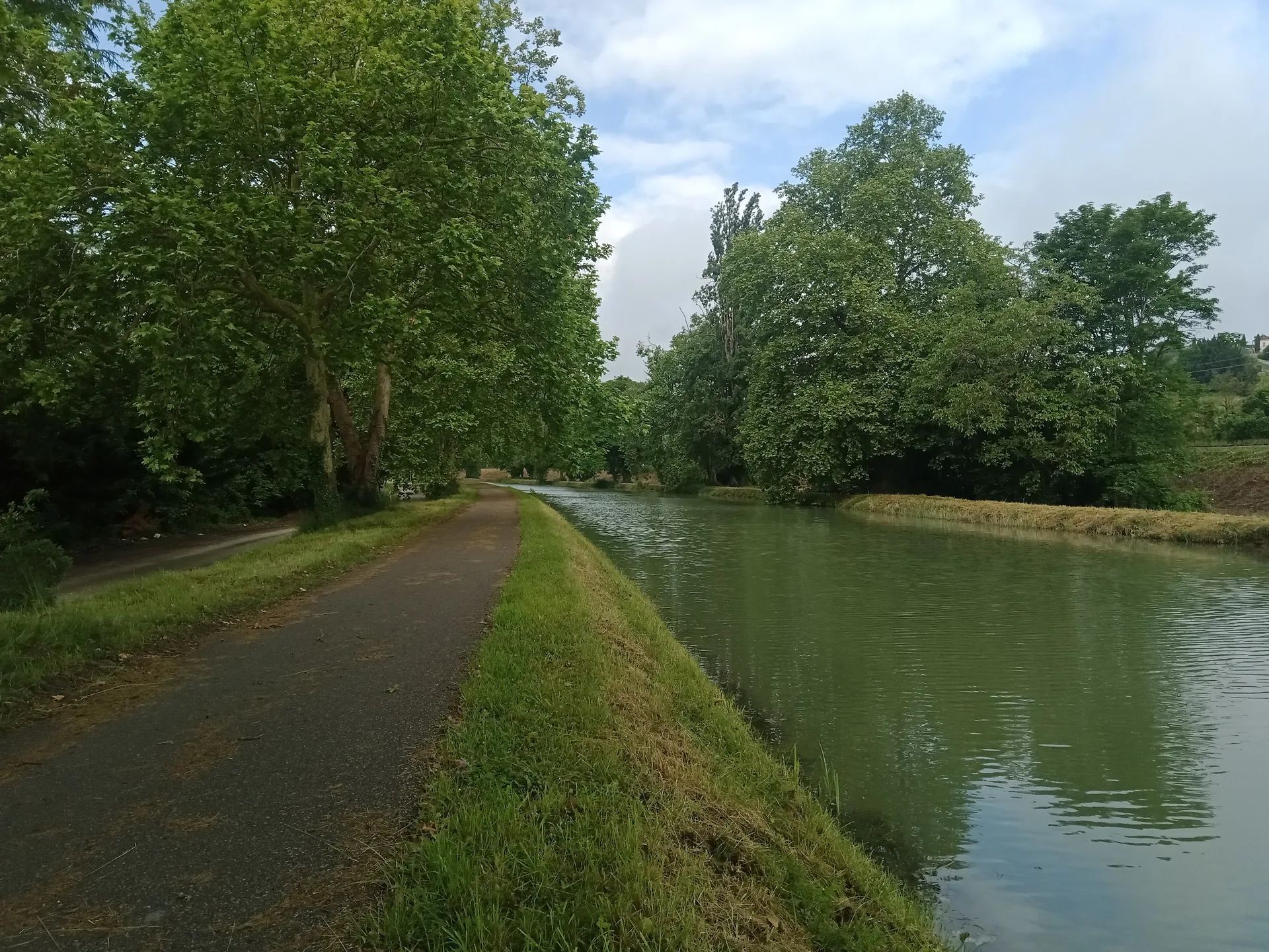 Lac de retenue de Moissac à Saint-Nicolas-de-la-Grave — À 1,9 km du lac