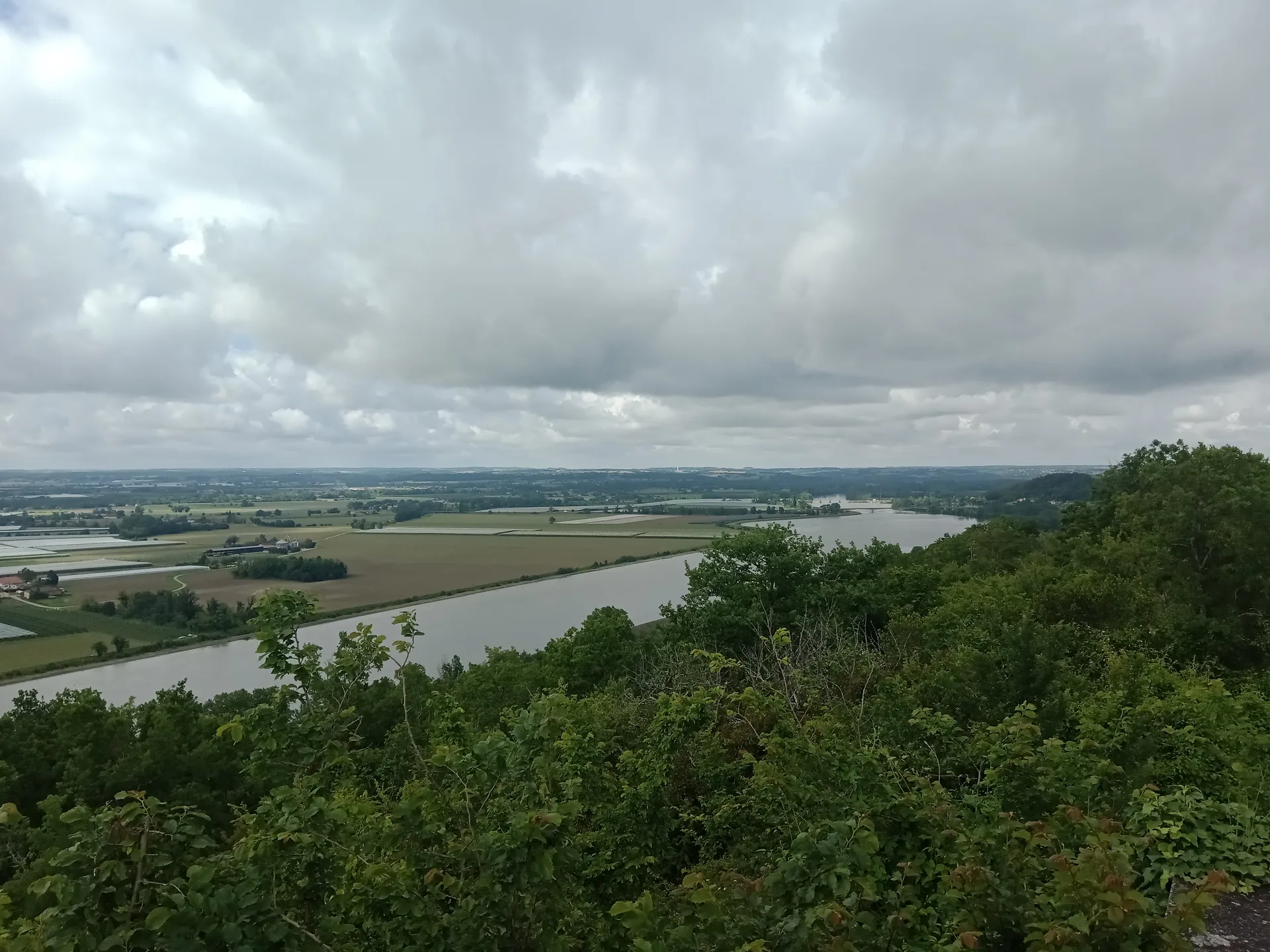 Lac de retenue de Moissac à Saint-Nicolas-de-la-Grave — À 2,8 km du lac