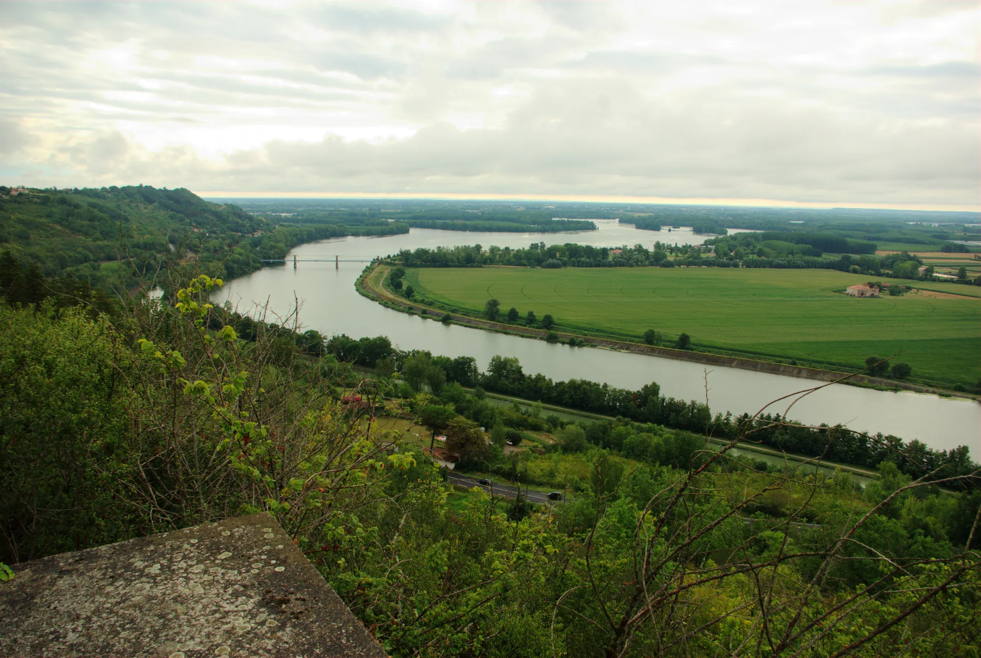 Lac de retenue de Moissac à Saint-Nicolas-de-la-Grave — À 2,8 km du lac