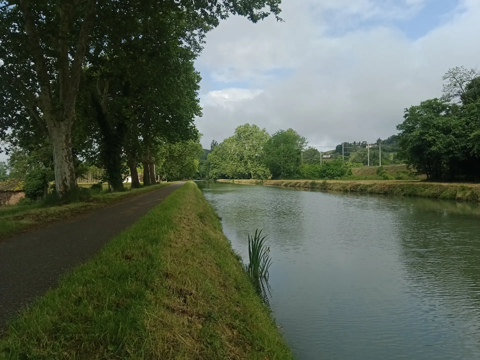 Lac de retenue de Moissac à Saint-Nicolas-de-la-Grave — À 2,1 km du lac