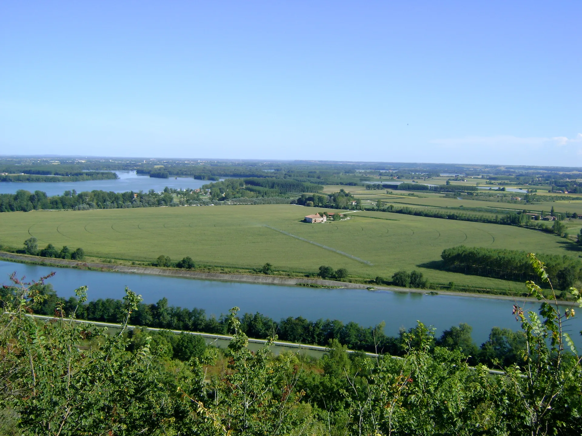 Lac de retenue de Moissac à Saint-Nicolas-de-la-Grave — À 2,8 km du lac