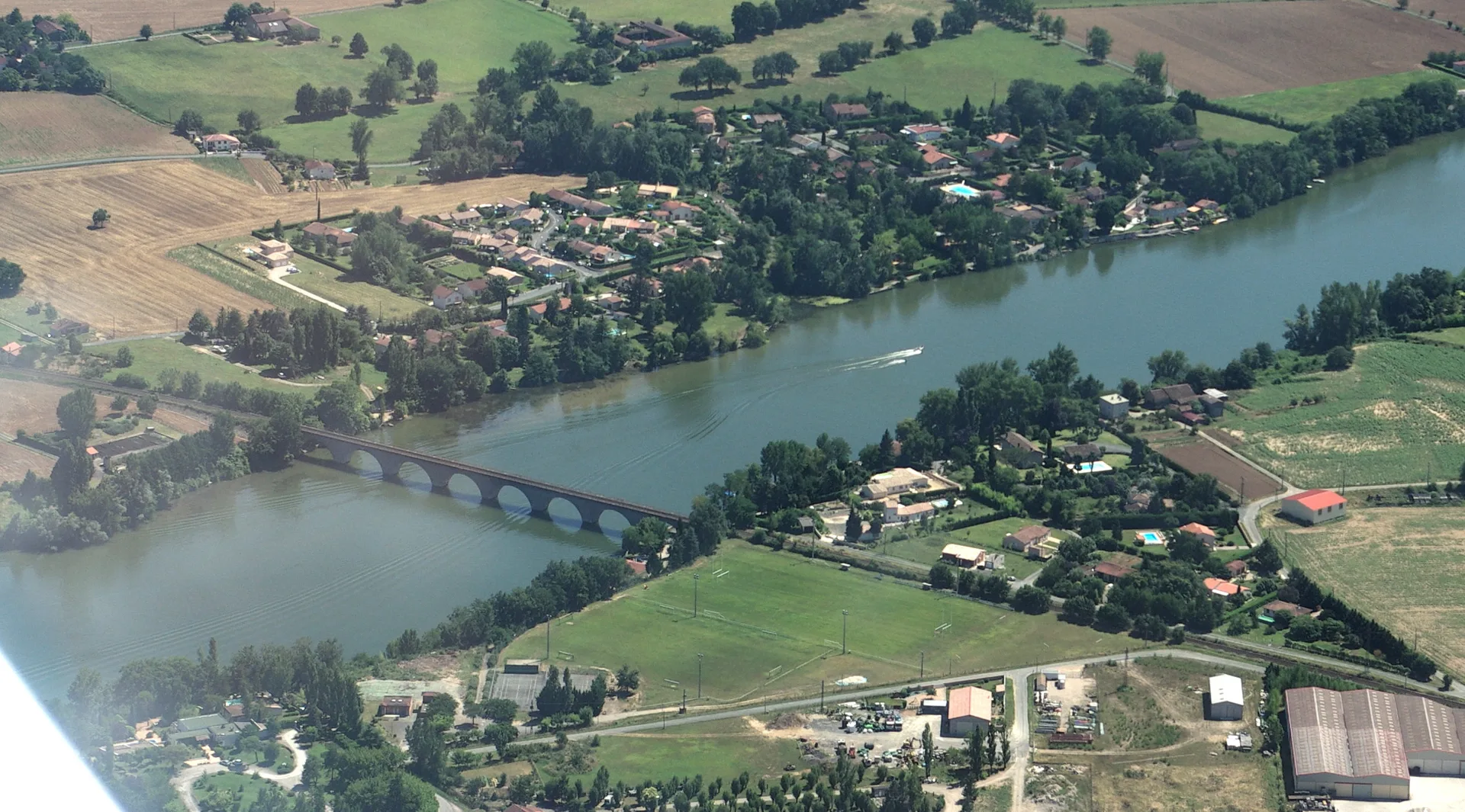 Lac de Rivieres à Lagrave — À 3,0 km du lac