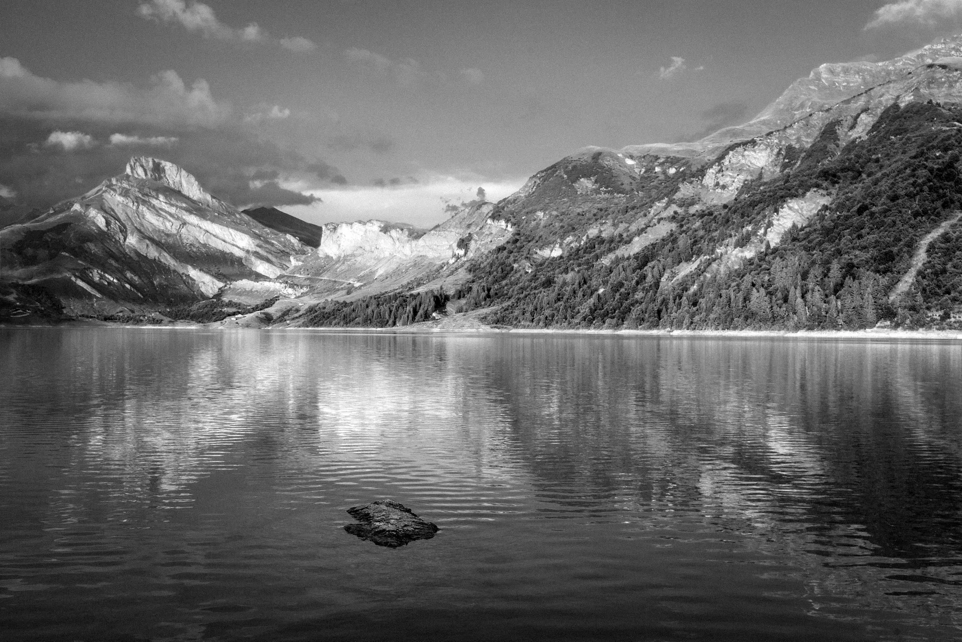 Lac de Roselend à Beaufort — À 661 m du lac