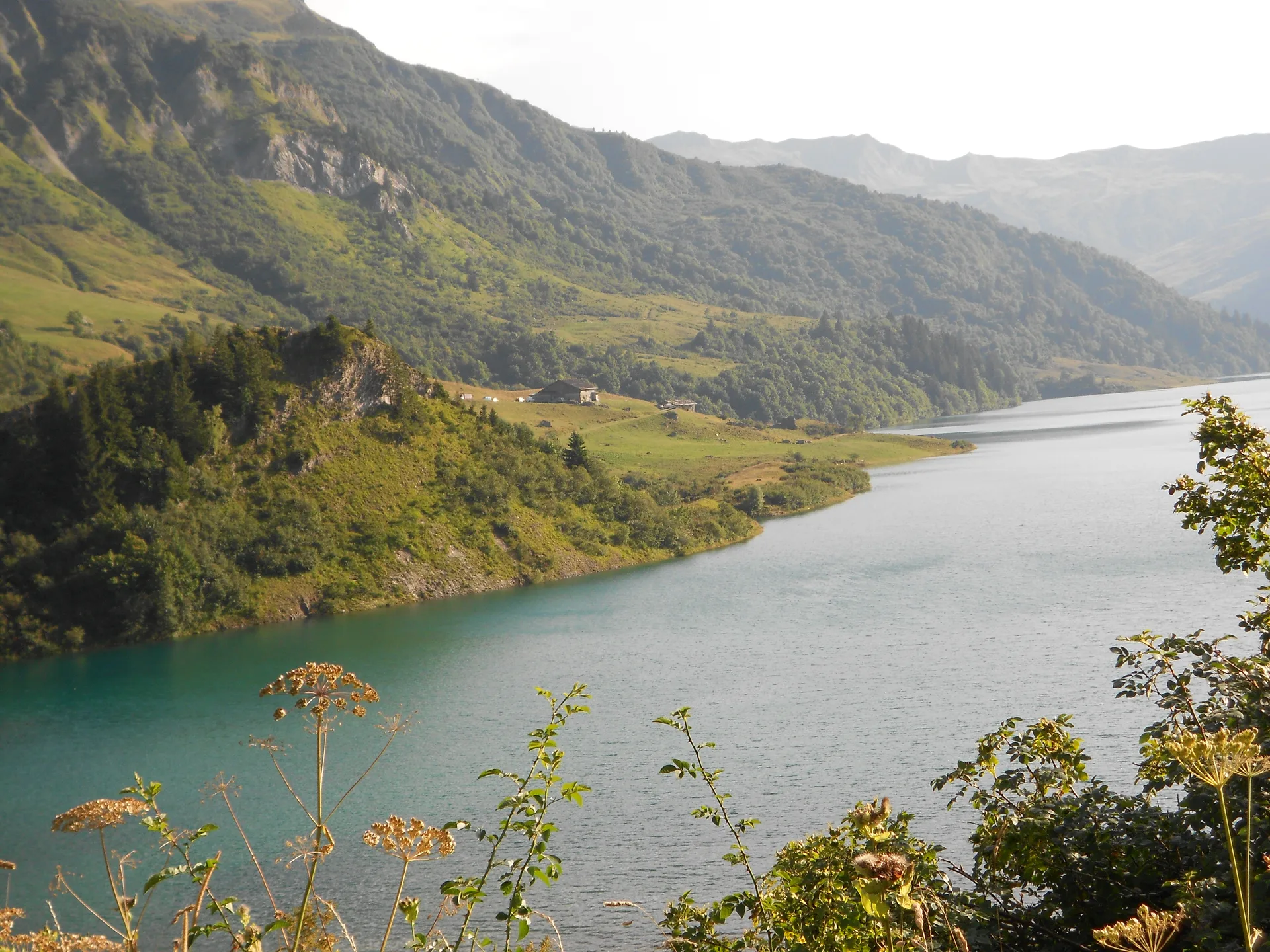 Lac de Roselend à Beaufort — À 939 m du lac