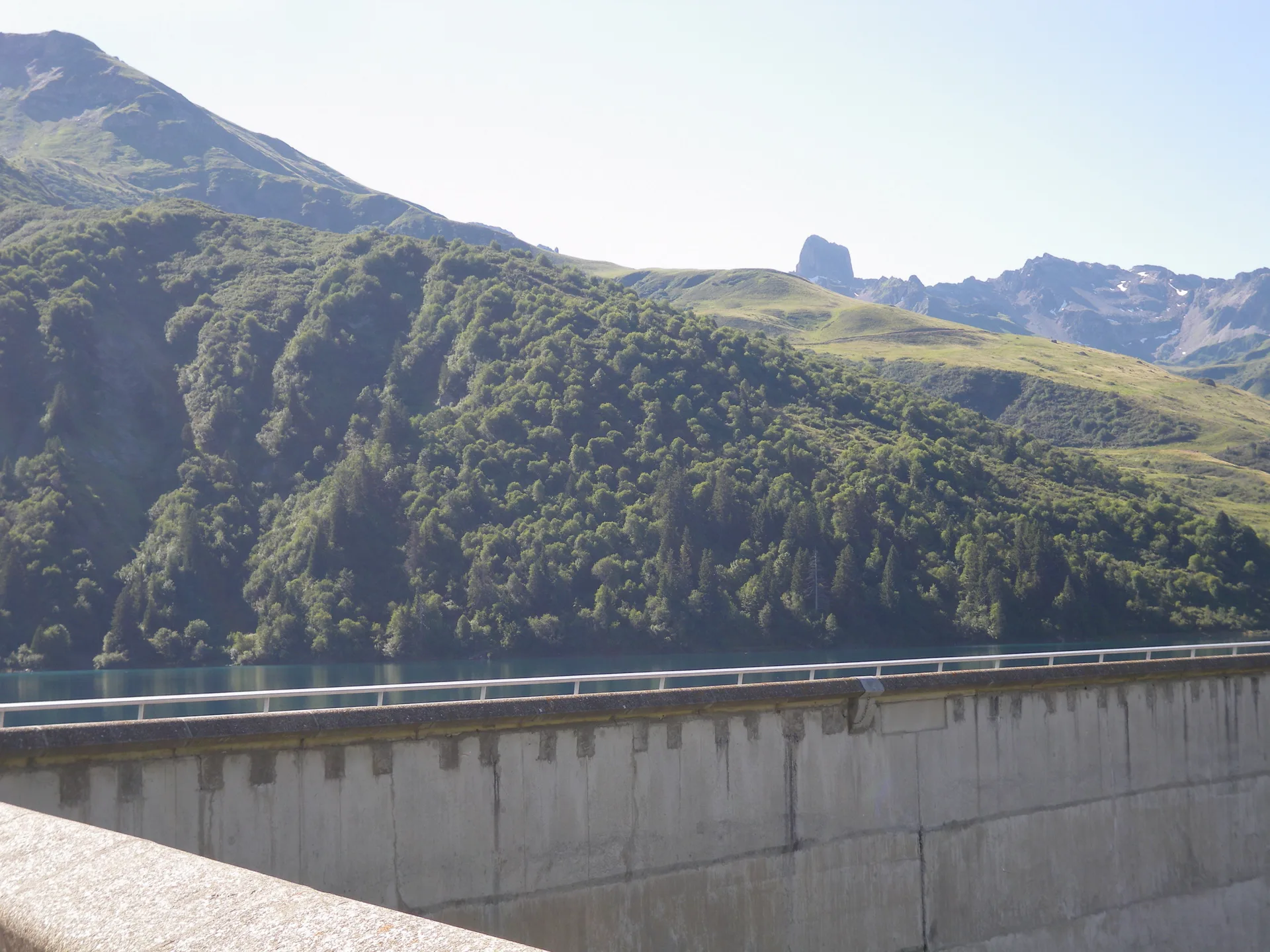 Lac de Roselend à Beaufort — À 235 m du lac
