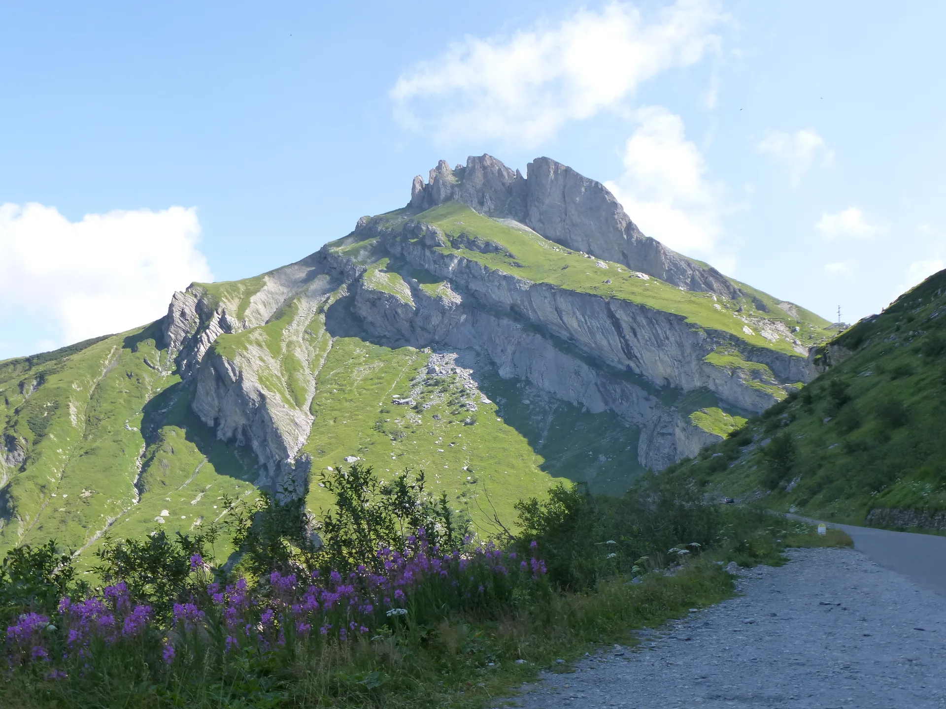 Lac de Roselend à Beaufort — À 1,0 km du lac