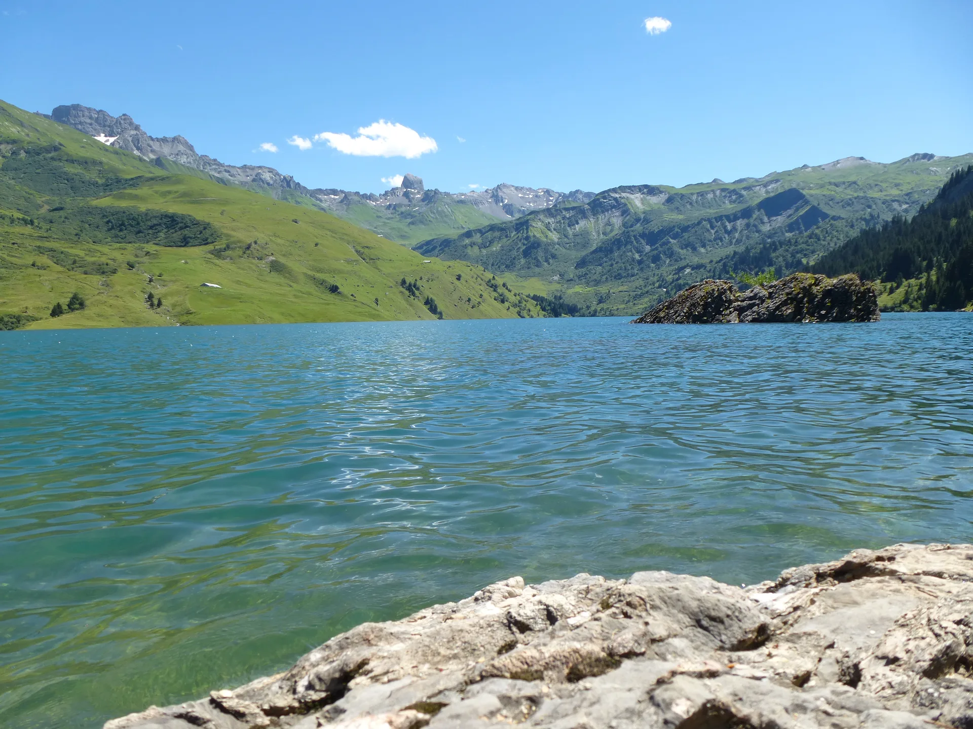 Lac de Roselend à Beaufort — À 1,1 km du lac