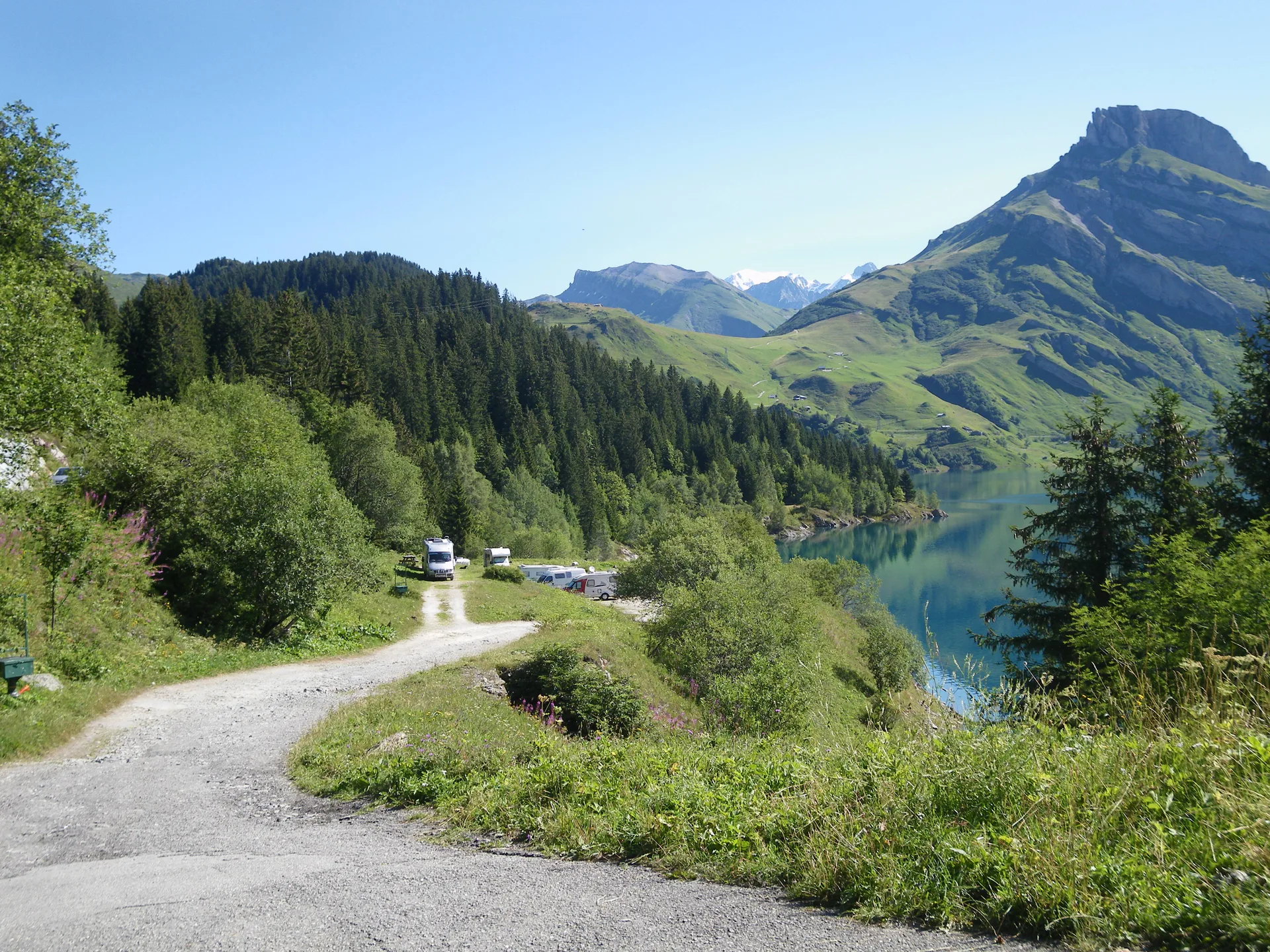 Lac de Roselend à Beaufort — À 407 m du lac