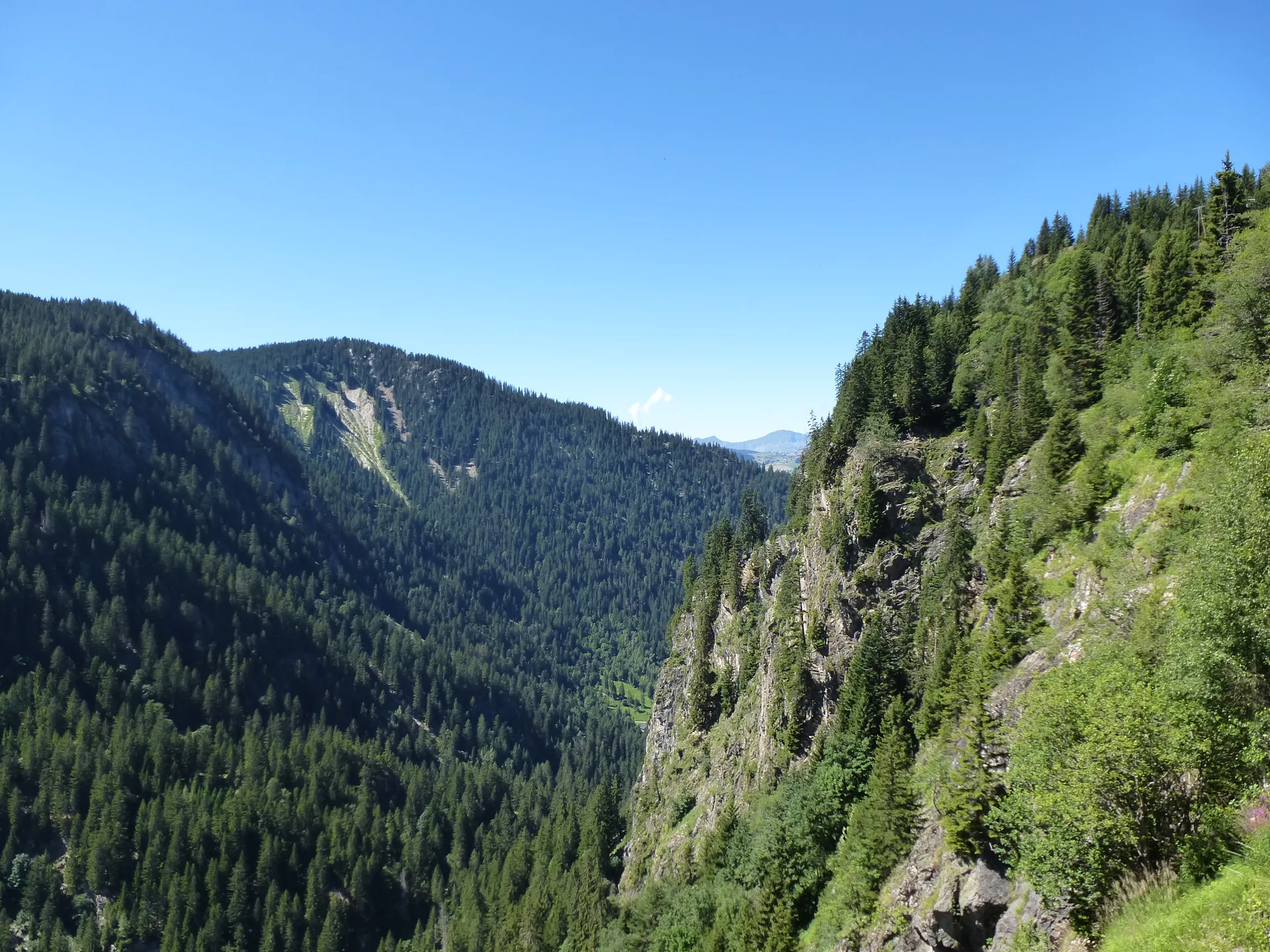 Lac de Roselend à Beaufort — À 1,2 km du lac