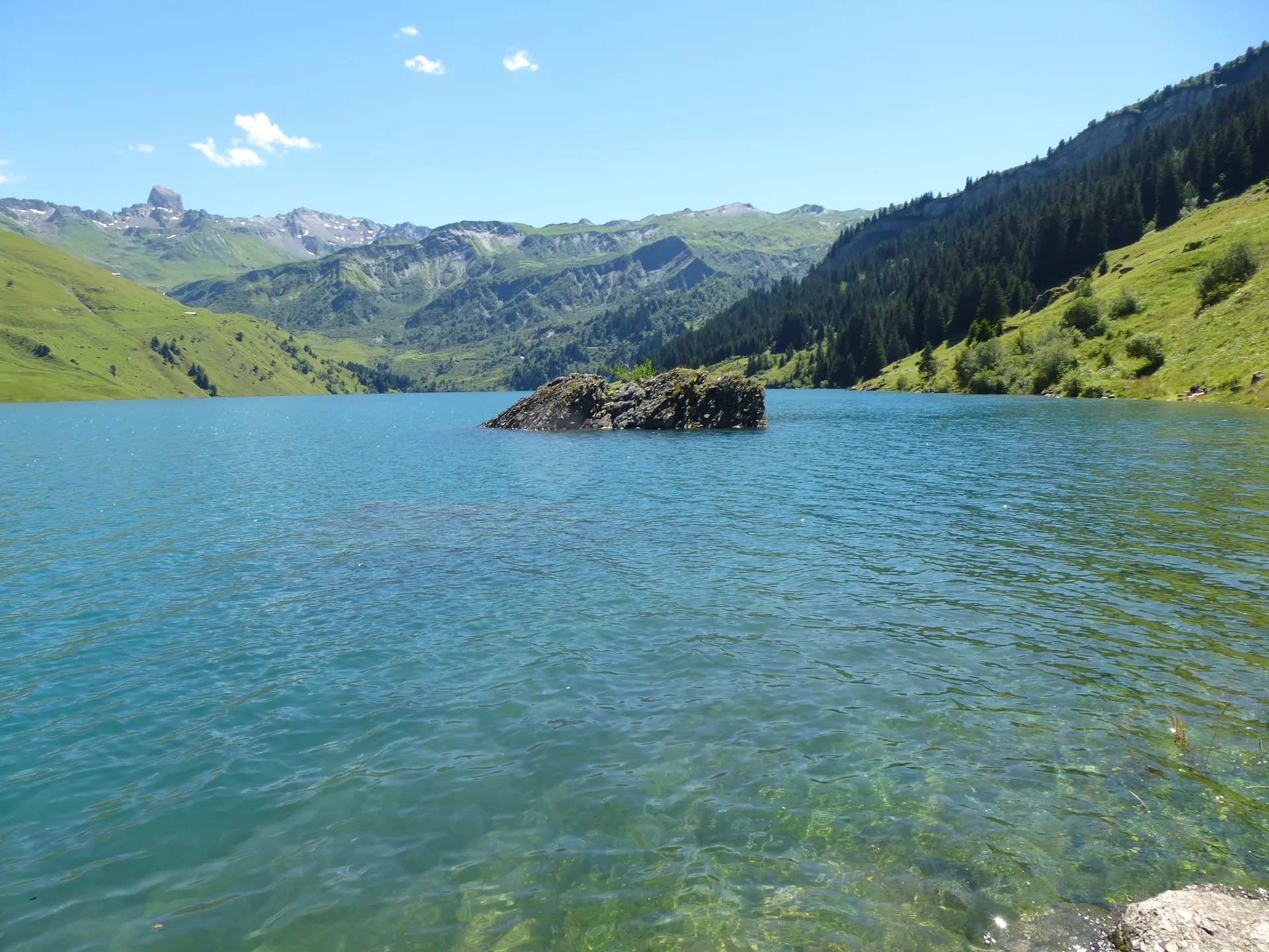 Lac de Roselend à Beaufort — À 1,2 km du lac