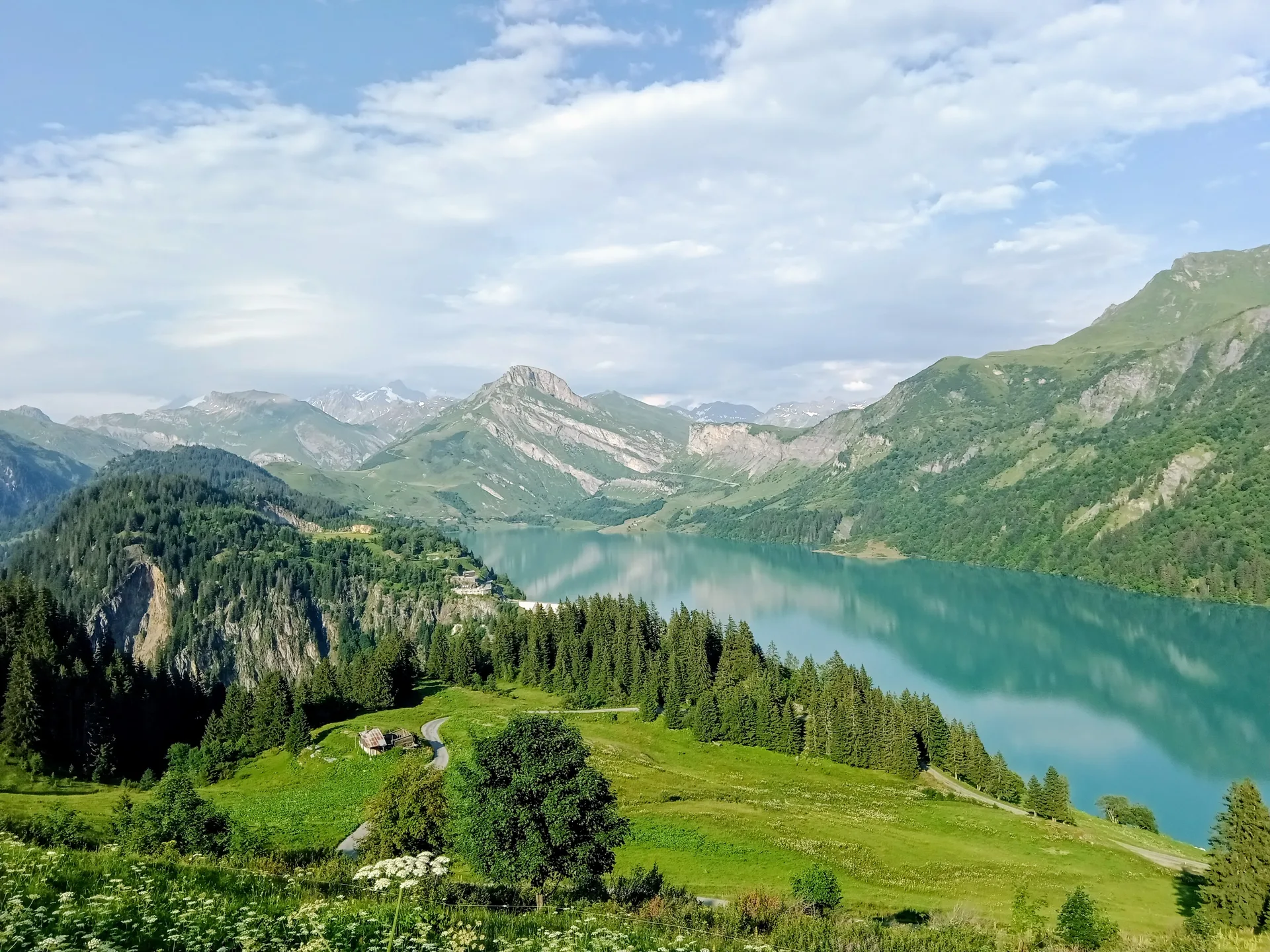 Lac de Roselend à Beaufort — À 1,4 km du lac