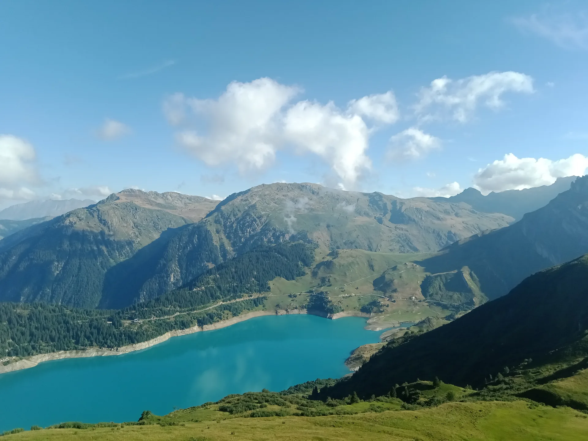 Lac de Roselend à Beaufort — À 1,8 km du lac