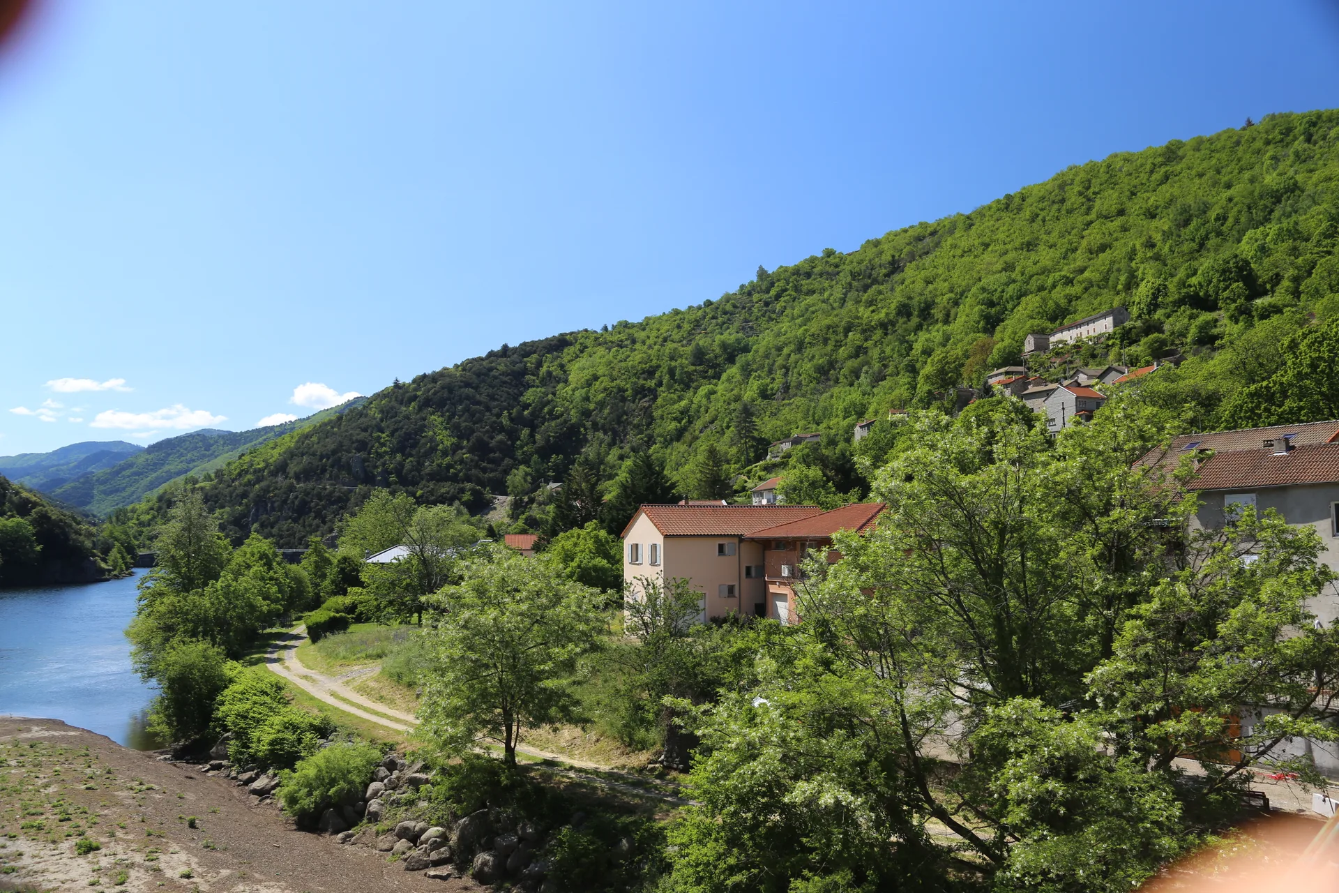 Lac de Roujanel à Pied-de-Borne — À 446 m du lac