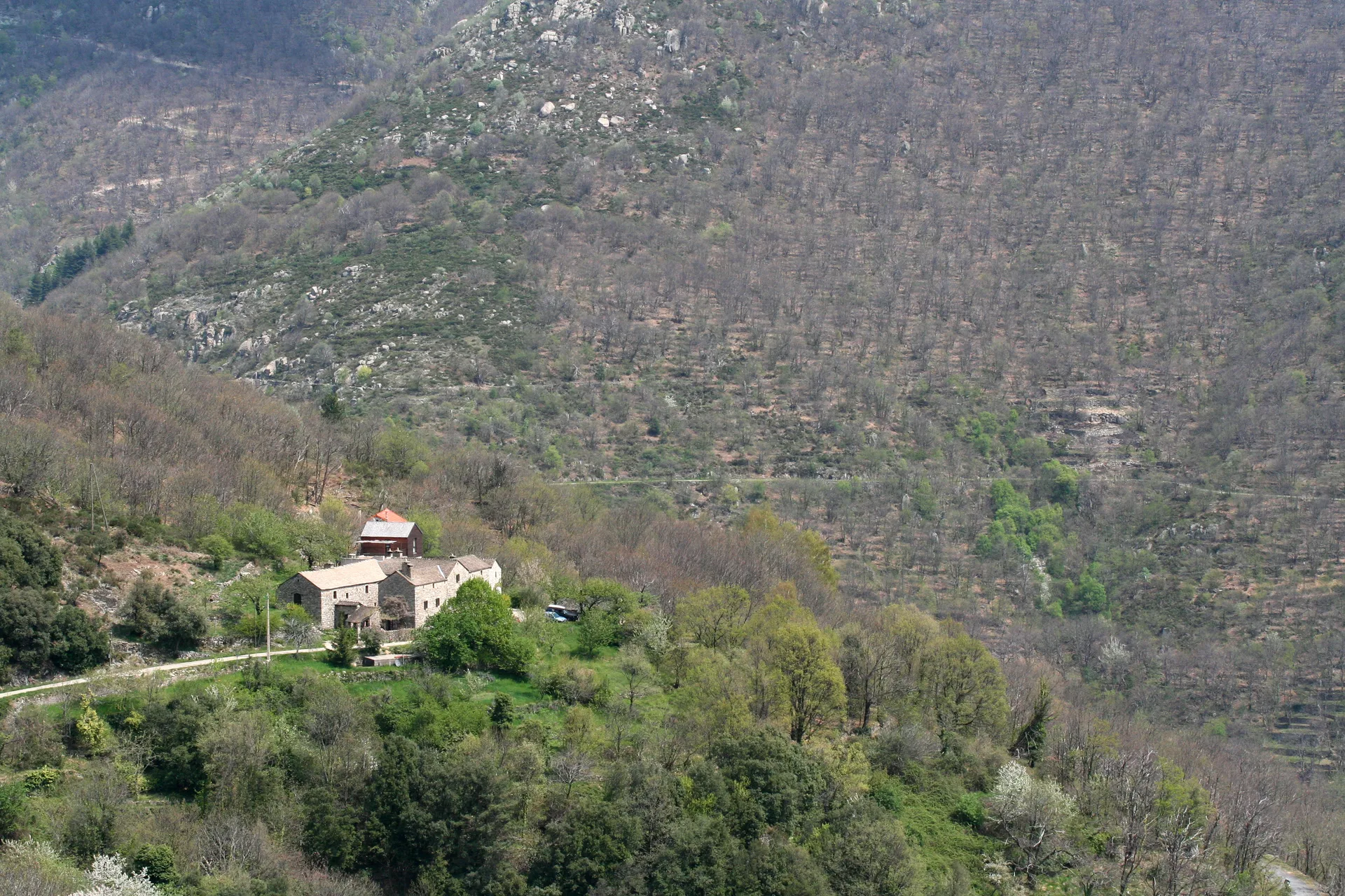 Lac de Roujanel à Pied-de-Borne — À 2,9 km du lac