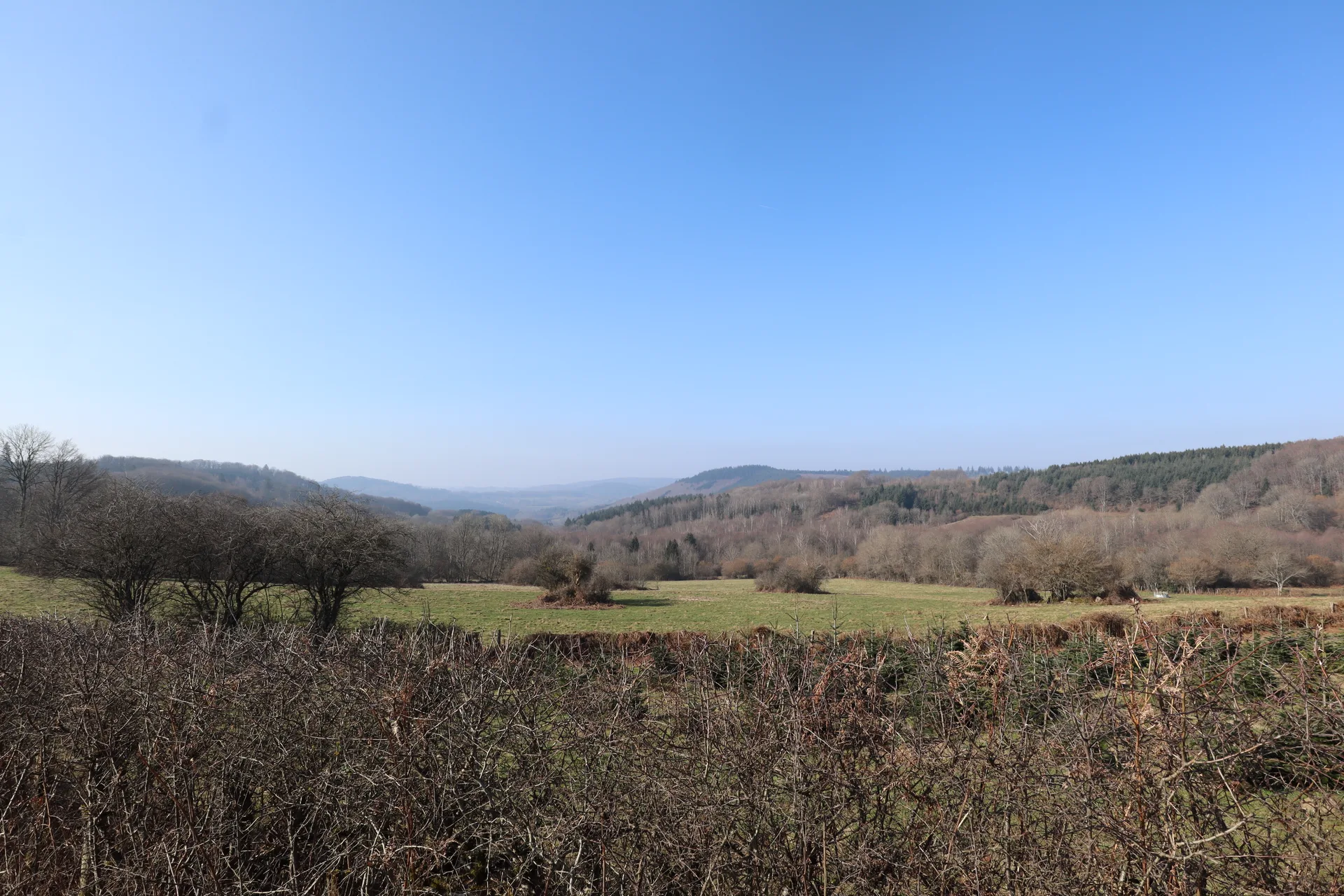 Lac de Saint-Agnan à Saint-Agnan-en-Morvan — À 3,2 km du lac