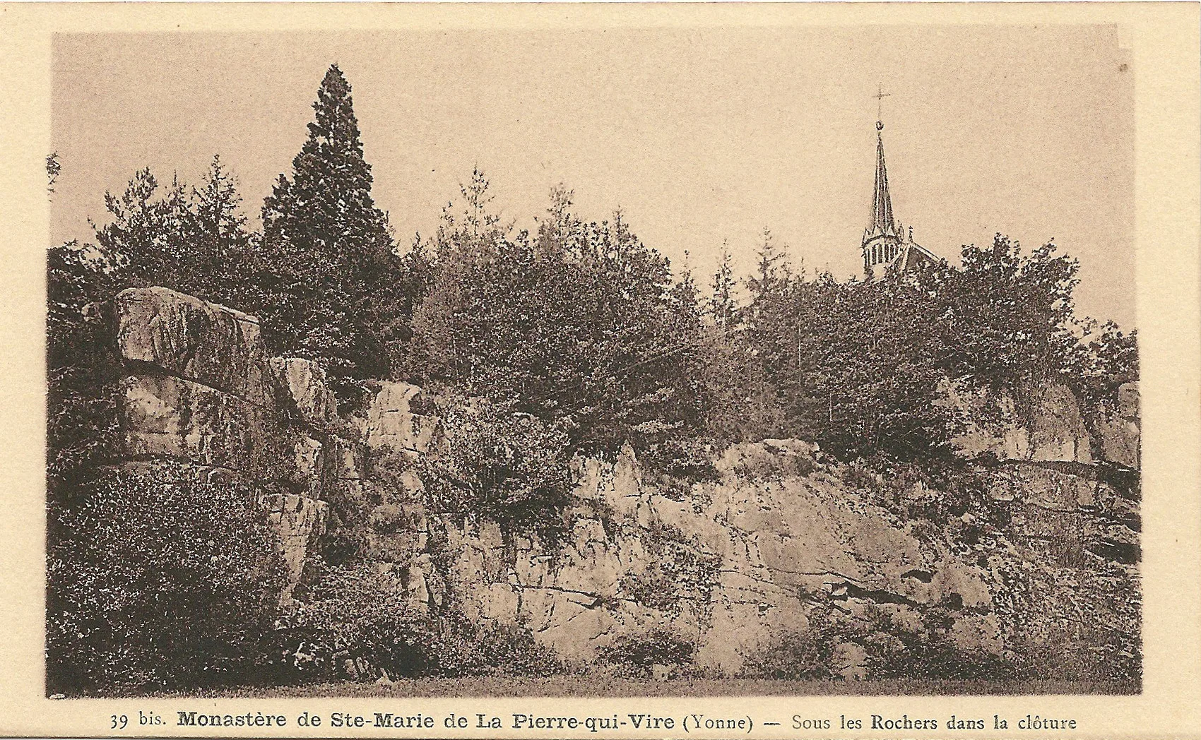 Lac de Saint-Agnan à Saint-Agnan-en-Morvan — À 3,8 km du lac