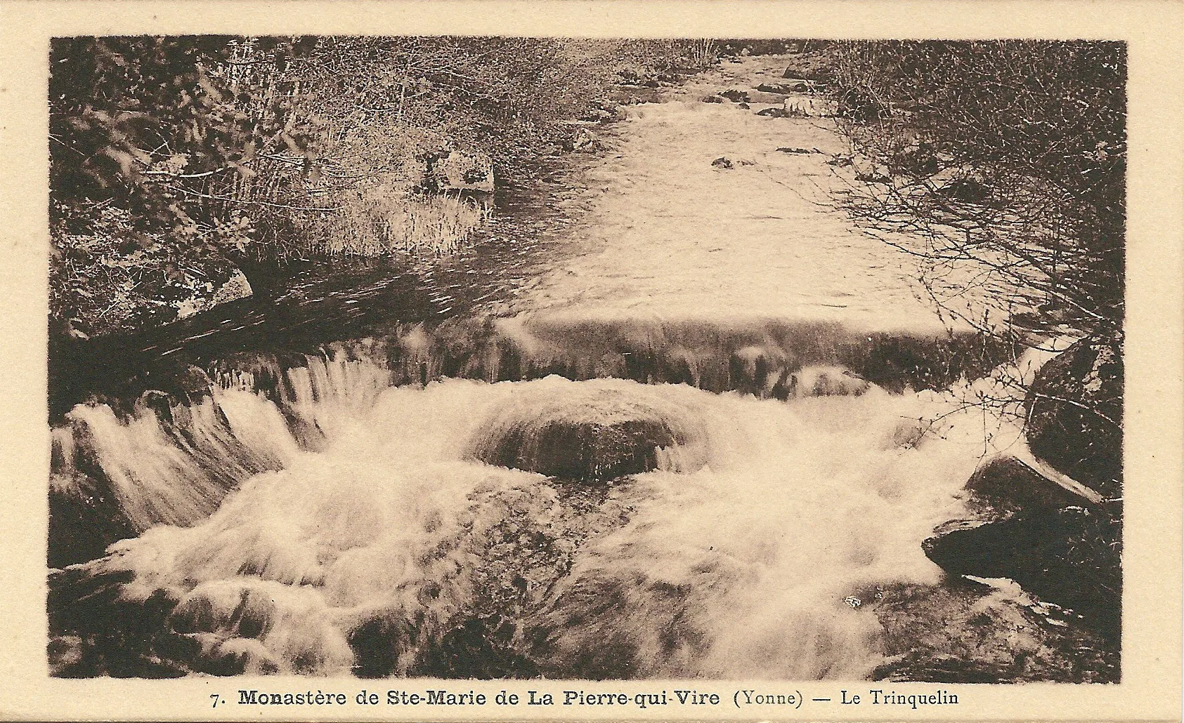 Lac de Saint-Agnan à Saint-Agnan-en-Morvan — À 3,8 km du lac