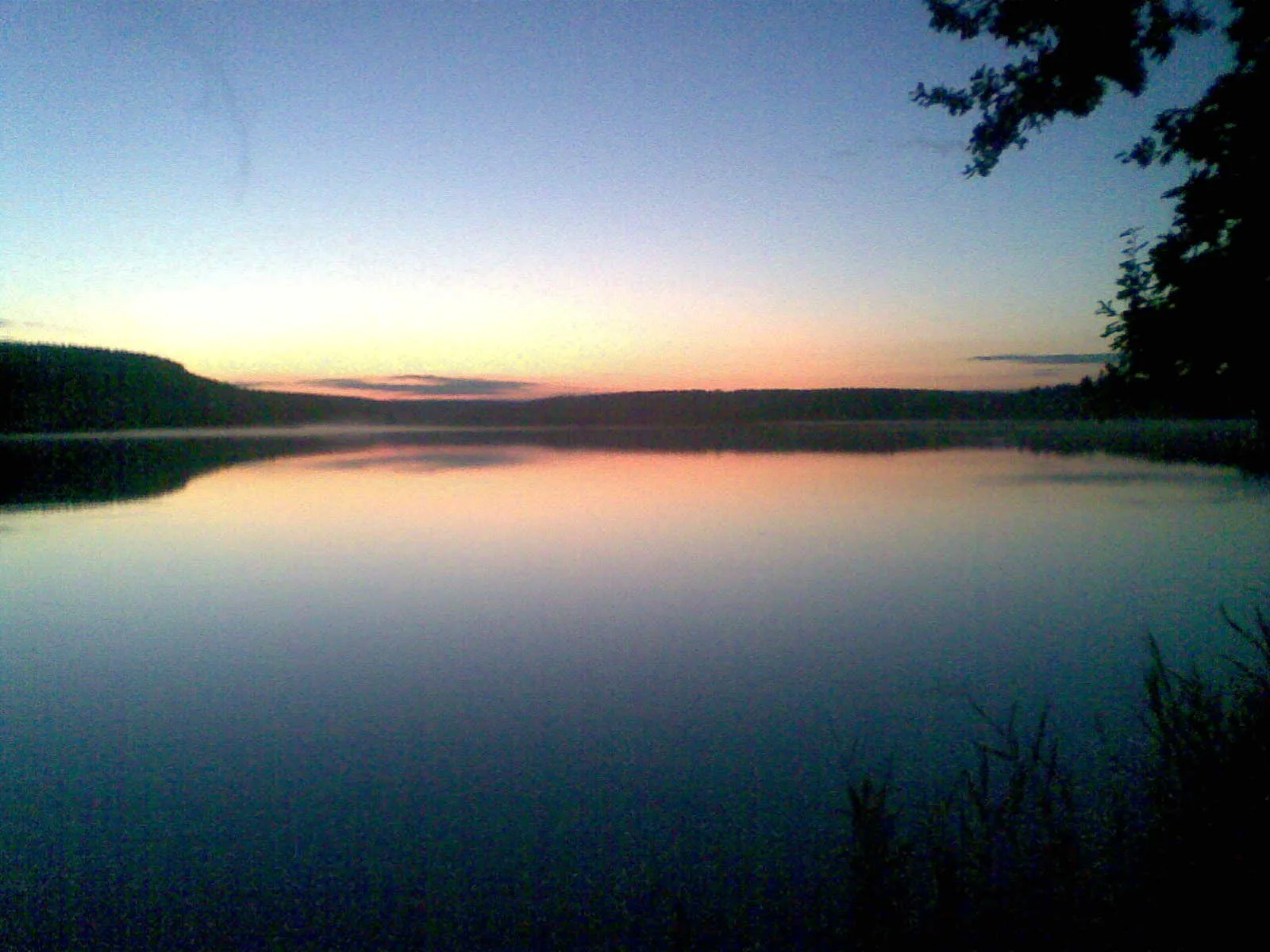 Lac de Saint-Agnan à Saint-Agnan-en-Morvan — À 1,2 km du lac