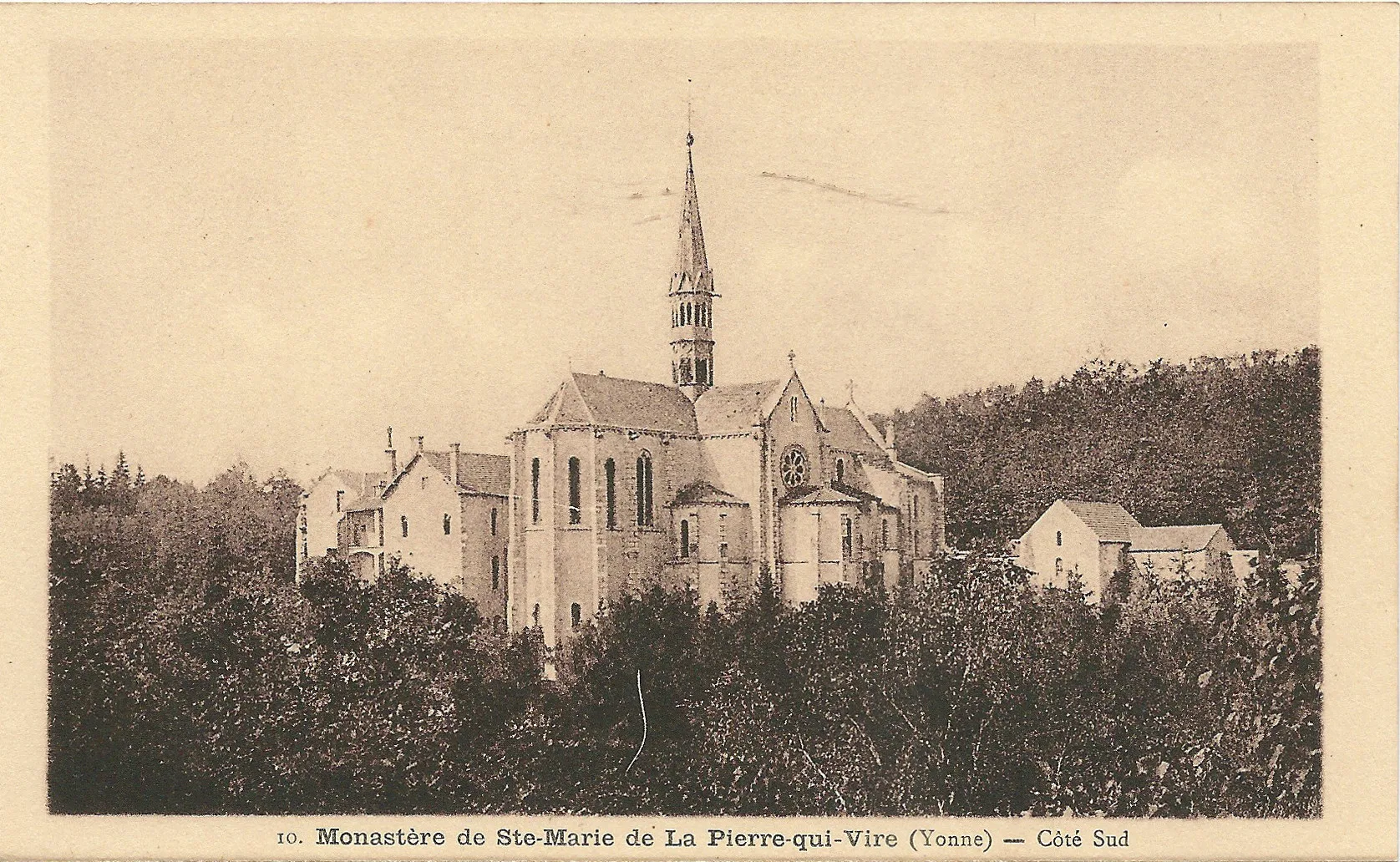Lac de Saint-Agnan à Saint-Agnan-en-Morvan — À 3,8 km du lac