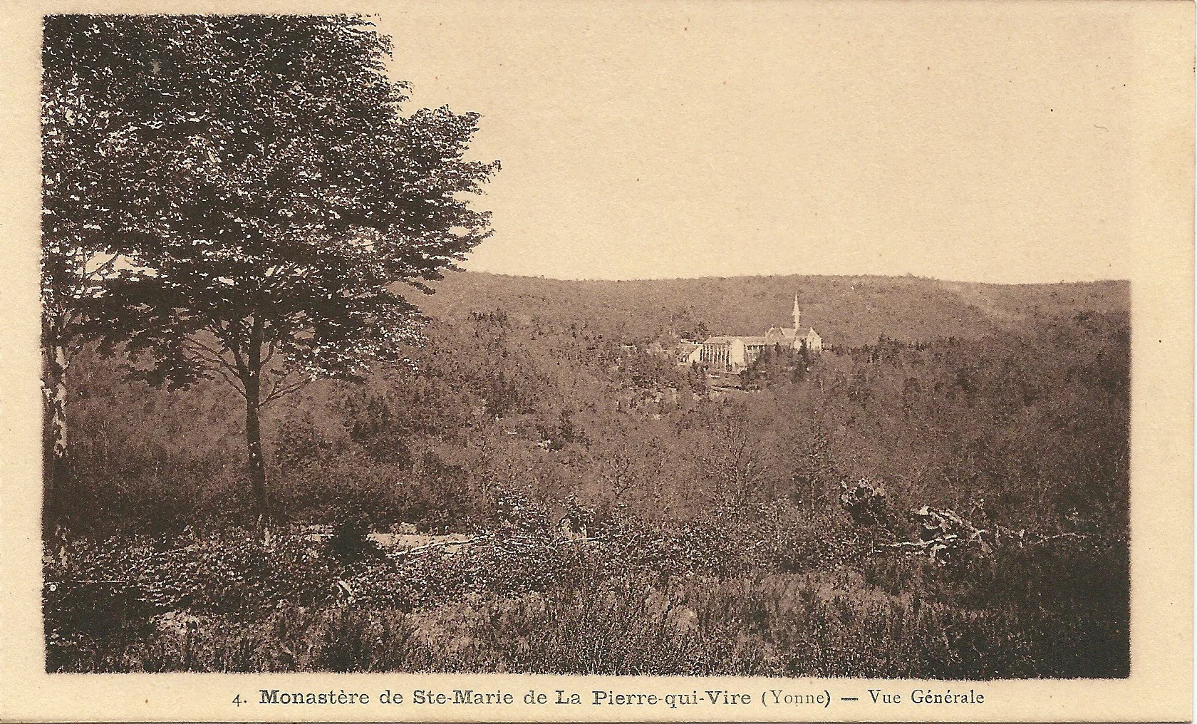 Lac de Saint-Agnan à Saint-Agnan-en-Morvan — À 3,8 km du lac