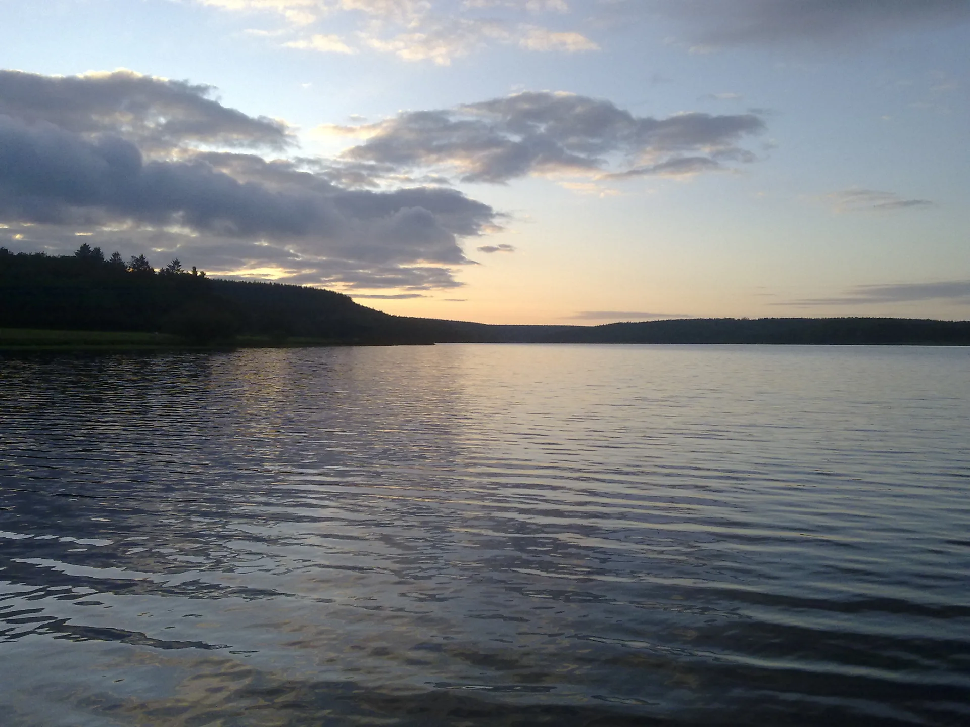 Lac de Saint-Agnan à Saint-Agnan-en-Morvan — À 1,2 km du lac