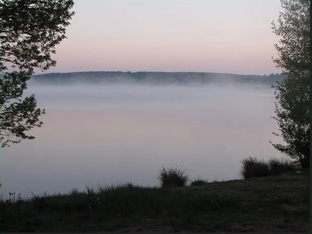 Lac de Saint-Agnan à Saint-Agnan-en-Morvan — À 1,2 km du lac