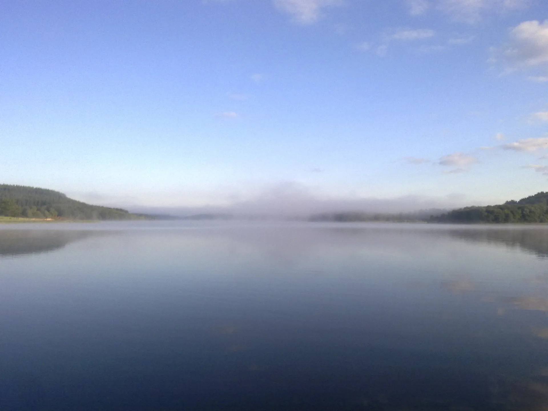 Lac de Saint-Agnan à Saint-Agnan-en-Morvan — À 1,2 km du lac