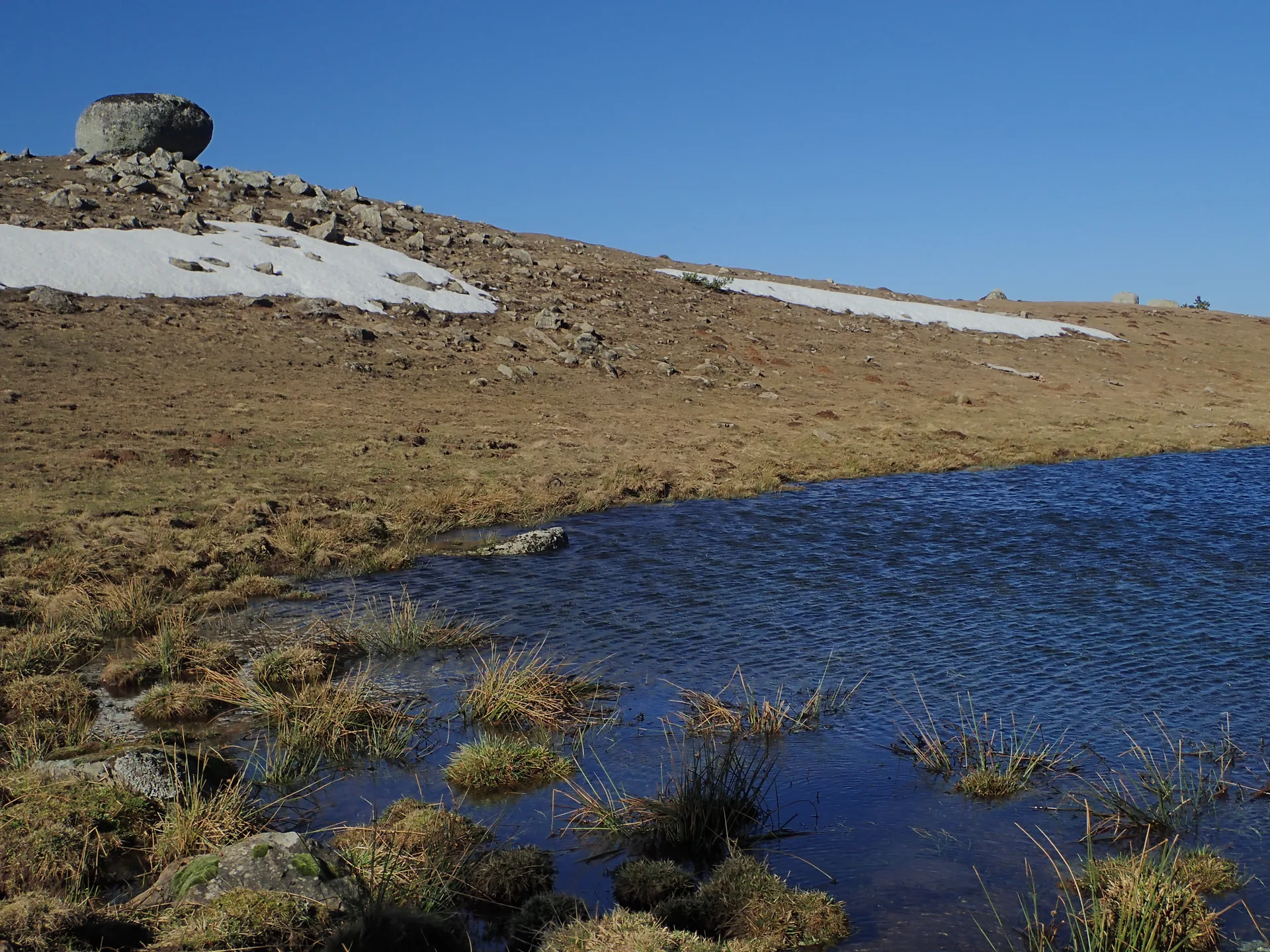 Lac de Saint-Andéol à Saint-Laurent-de-Muret — À 1,6 km du lac