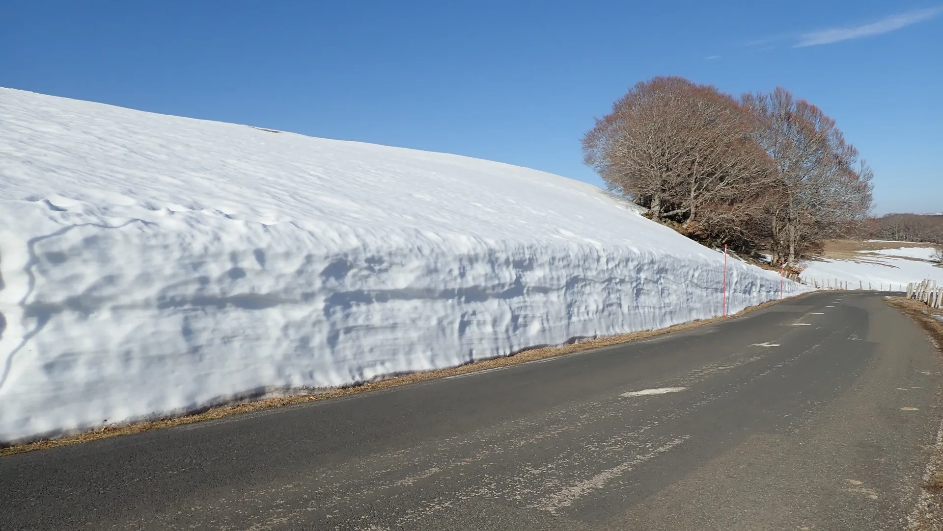 Lac de Saint-Andéol à Saint-Laurent-de-Muret — À 3,3 km du lac