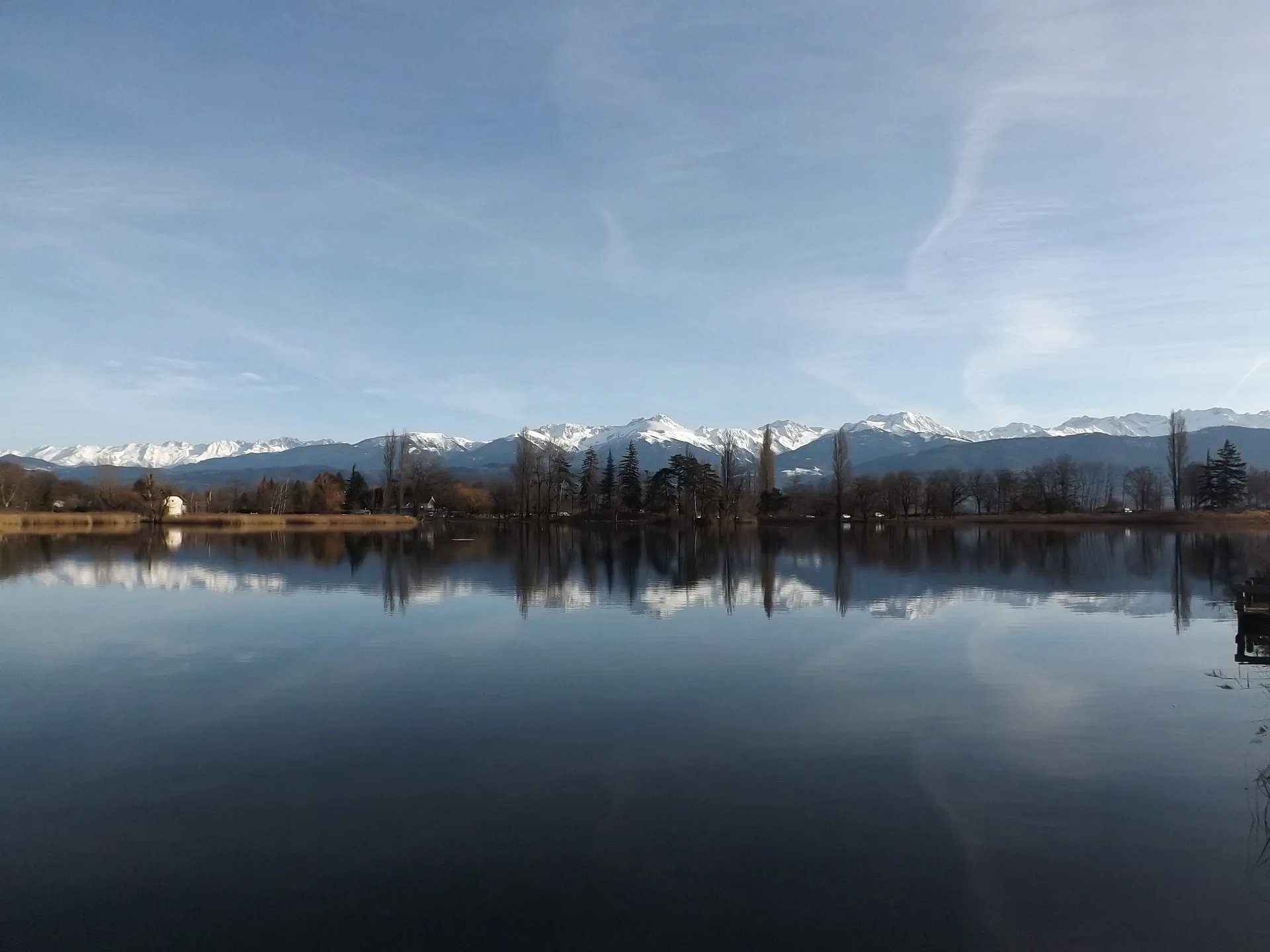 Lac de Saint-André à Porte-de-Savoie — Sur le lac