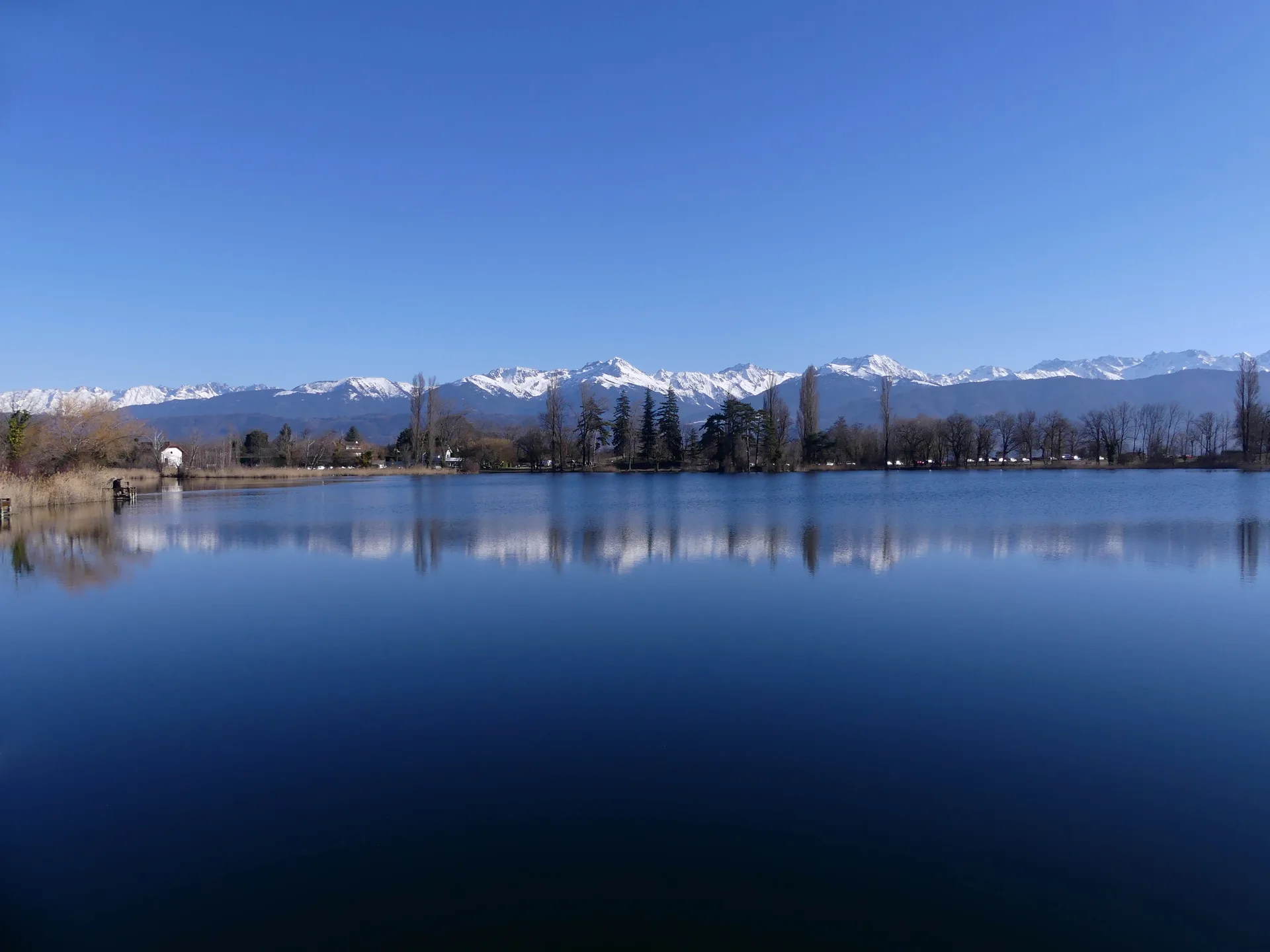Lac de Saint-André à Porte-de-Savoie — Sur le lac