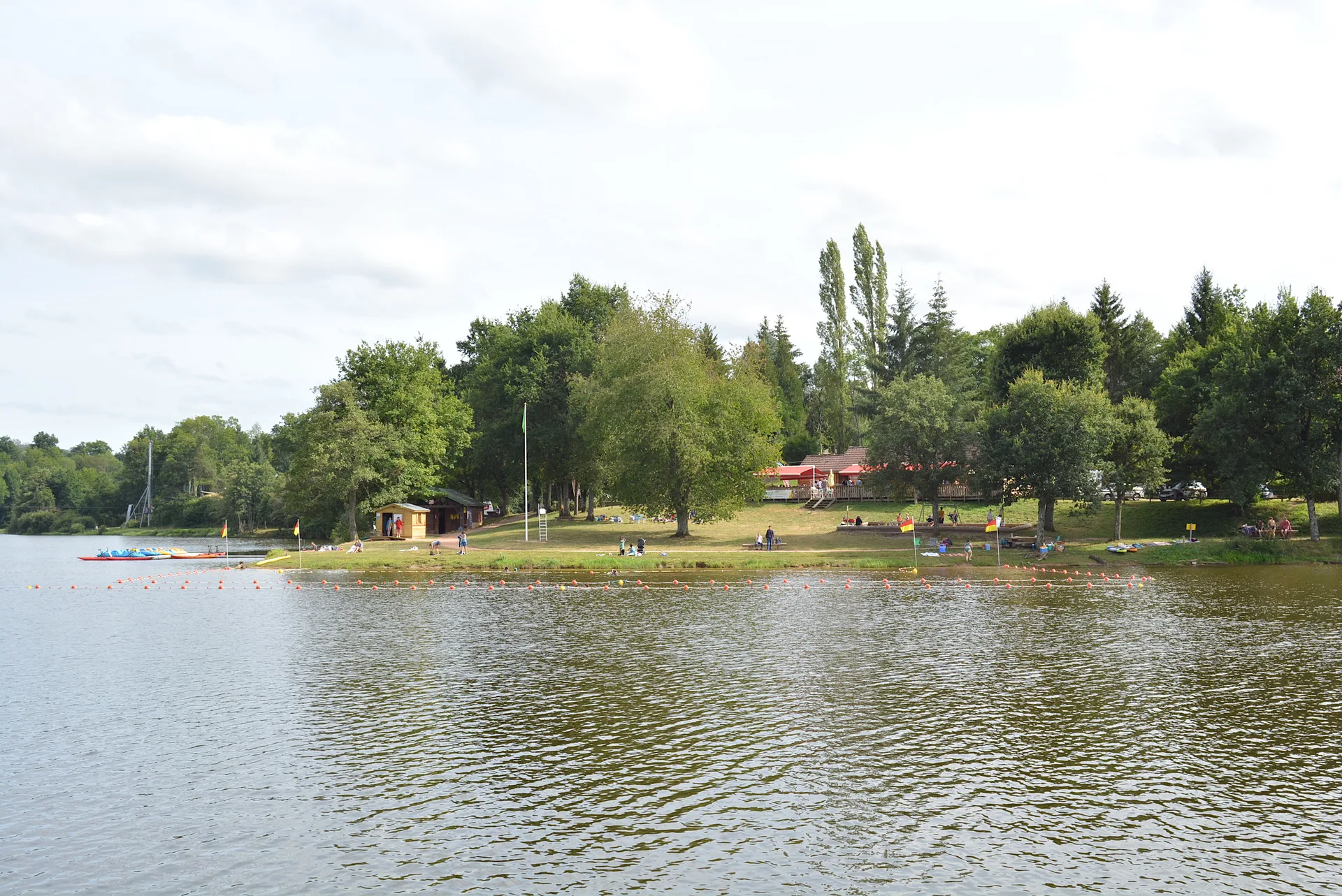 Lac de Saint Clément à Le Mayet-de-Montagne — Sur le lac