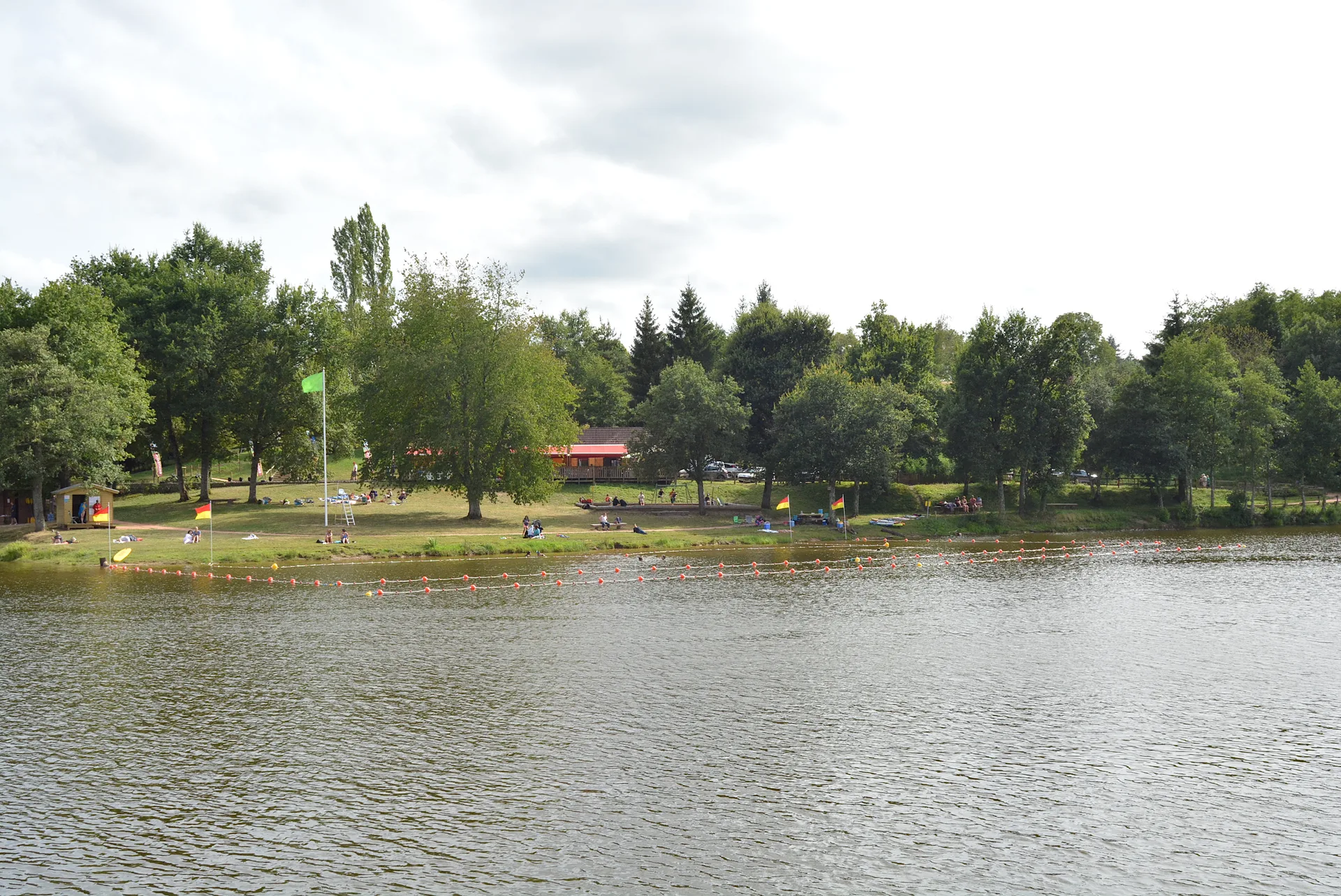 Lac de Saint Clément à Le Mayet-de-Montagne — Sur le lac